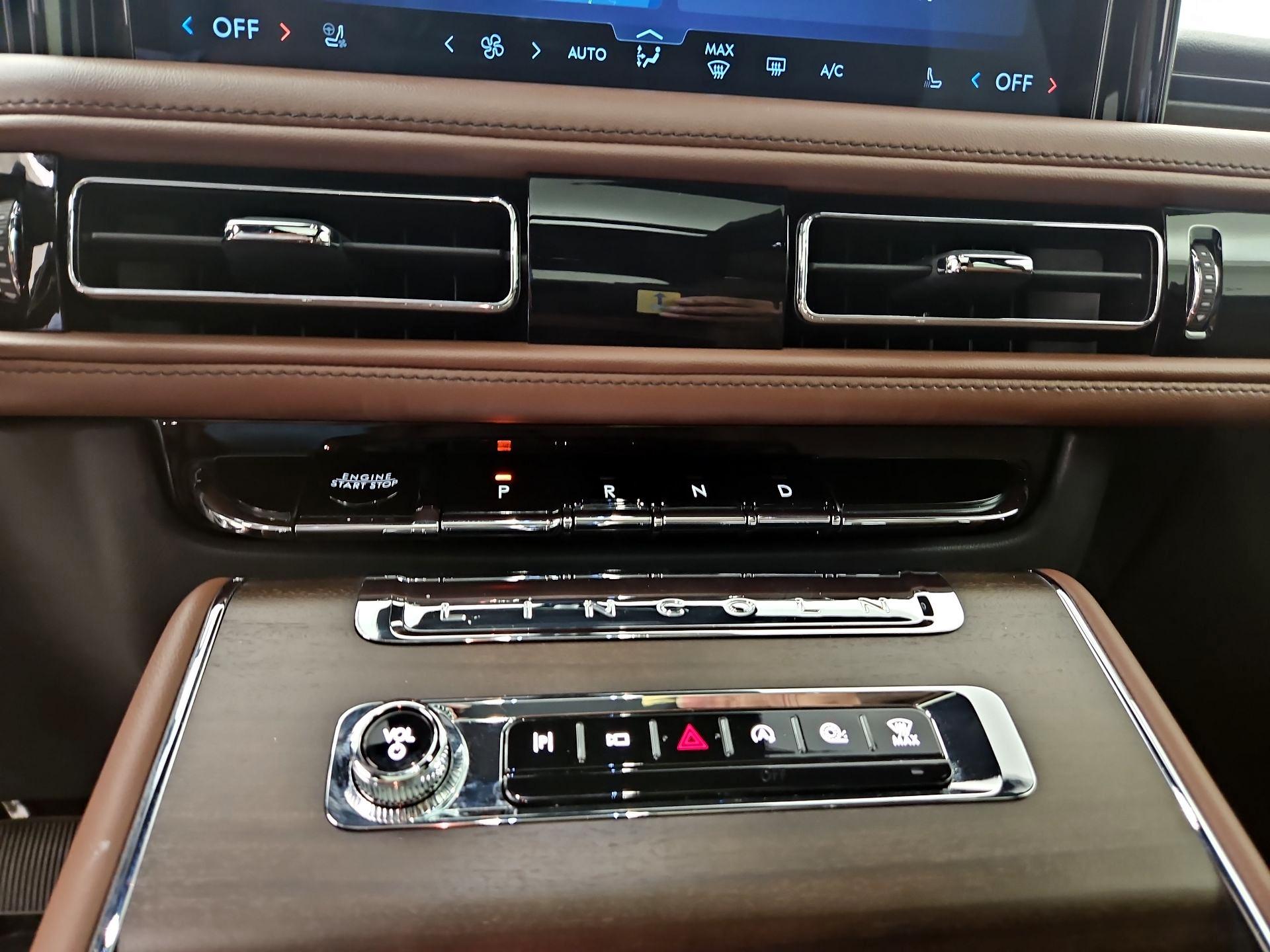 Thumbnail: 2025 Lincoln Aviator - 16