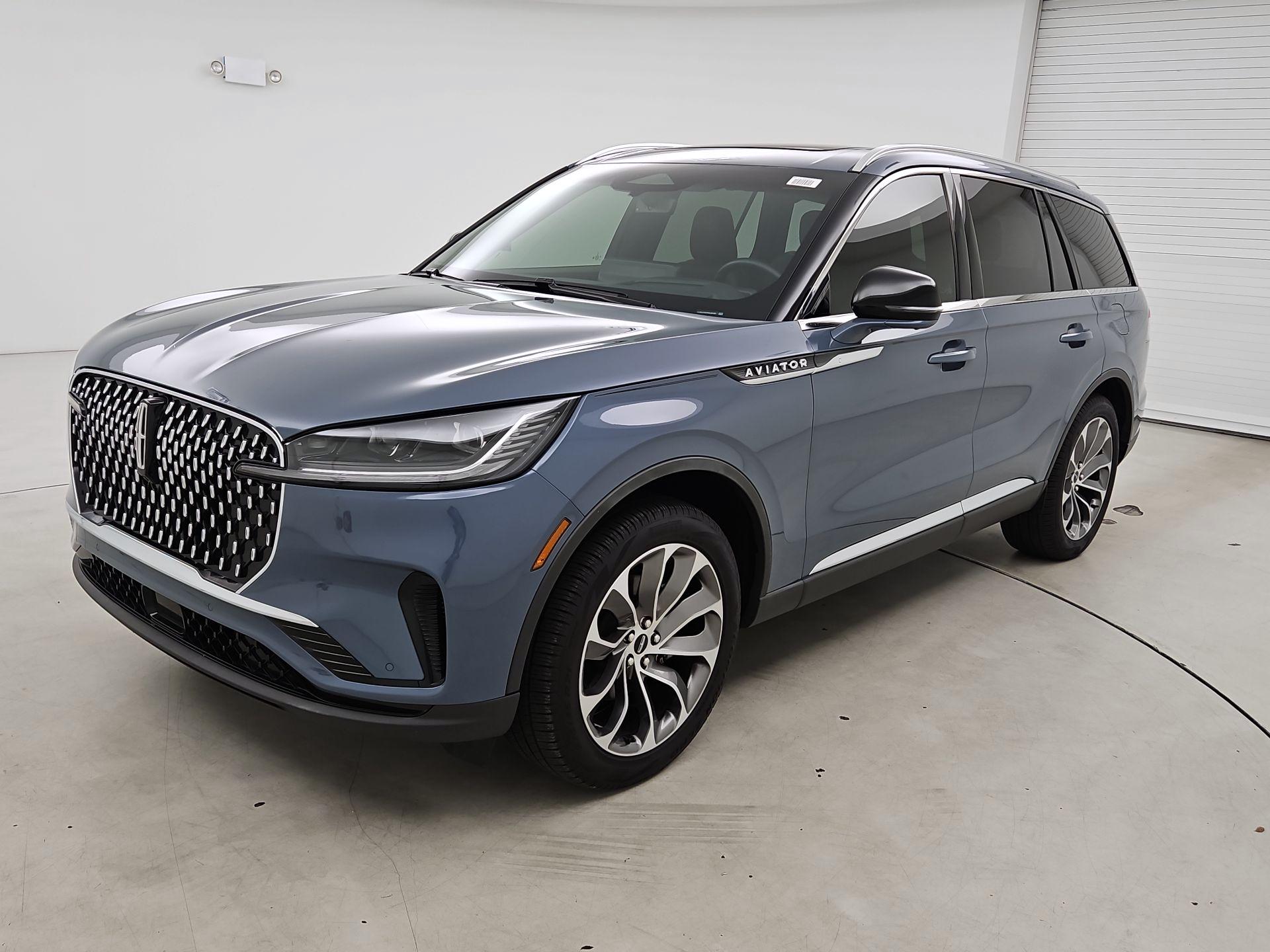 Thumbnail: 2025 Lincoln Aviator - 3