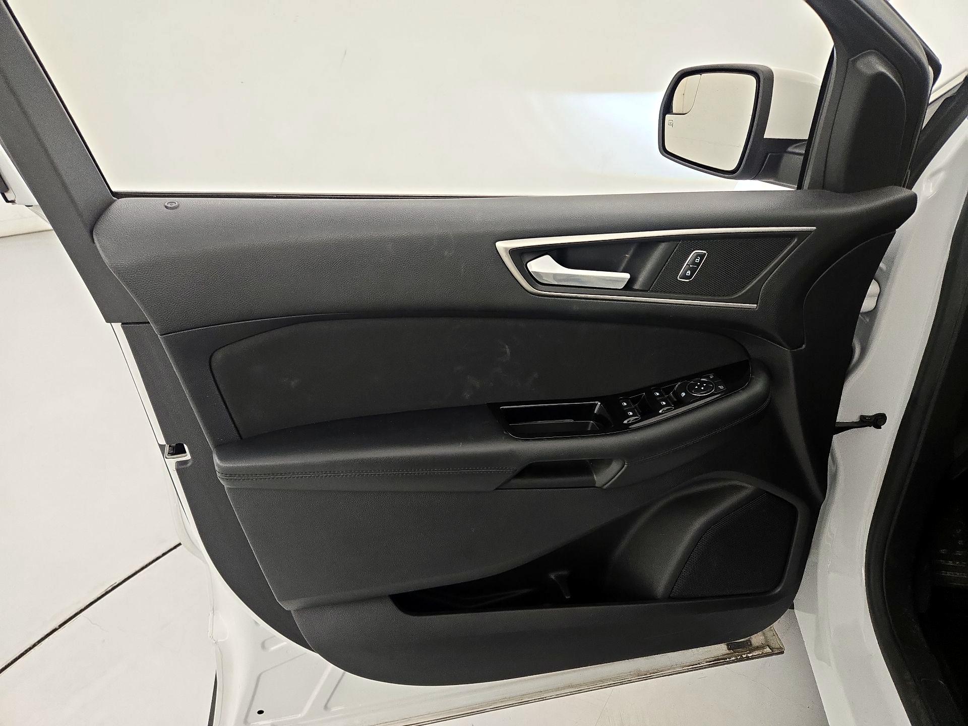 Thumbnail: 2015 Ford Edge - 12