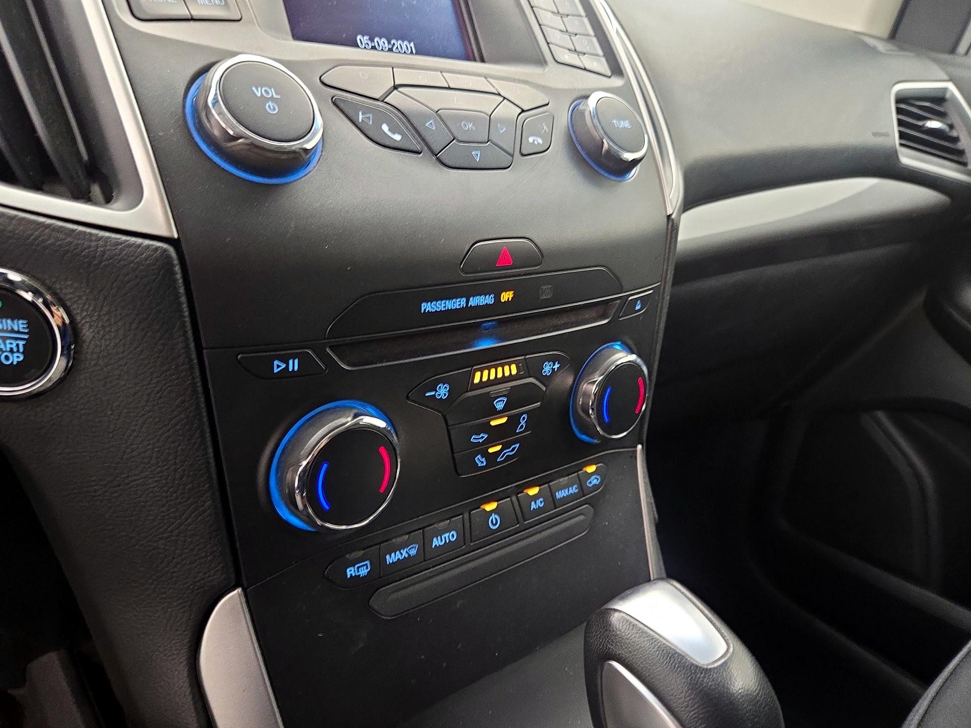 Thumbnail: 2015 Ford Edge - 16