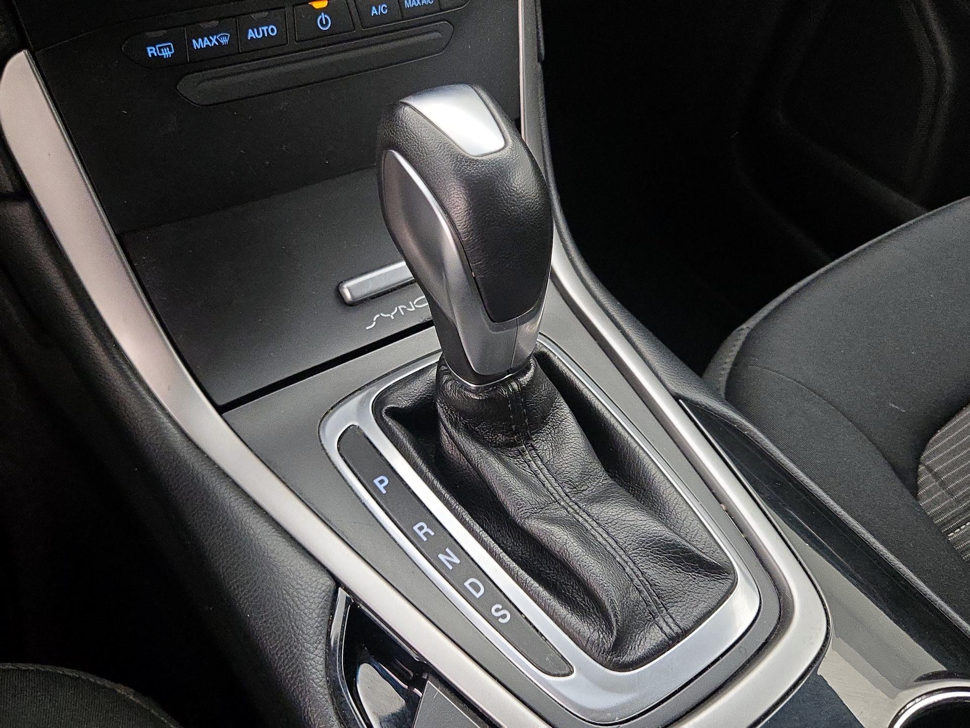 Thumbnail: 2015 Ford Edge - 17