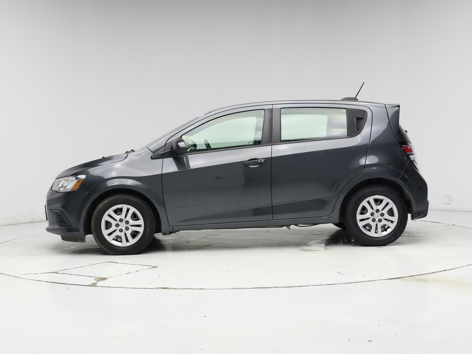 2020 Chevrolet Sonic LT, photo 4
