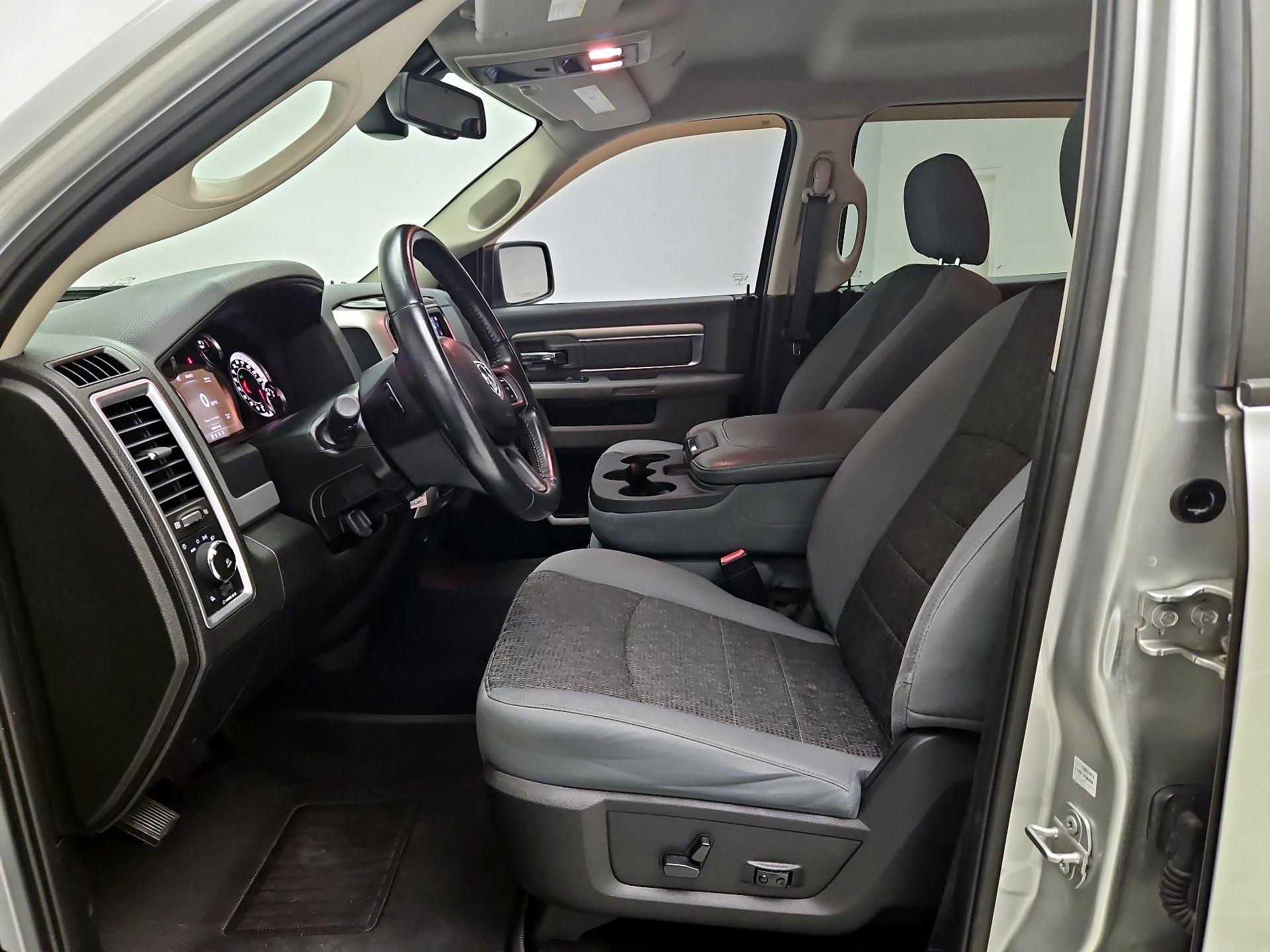 Thumbnail: 2019 RAM 1500 Classic - 11