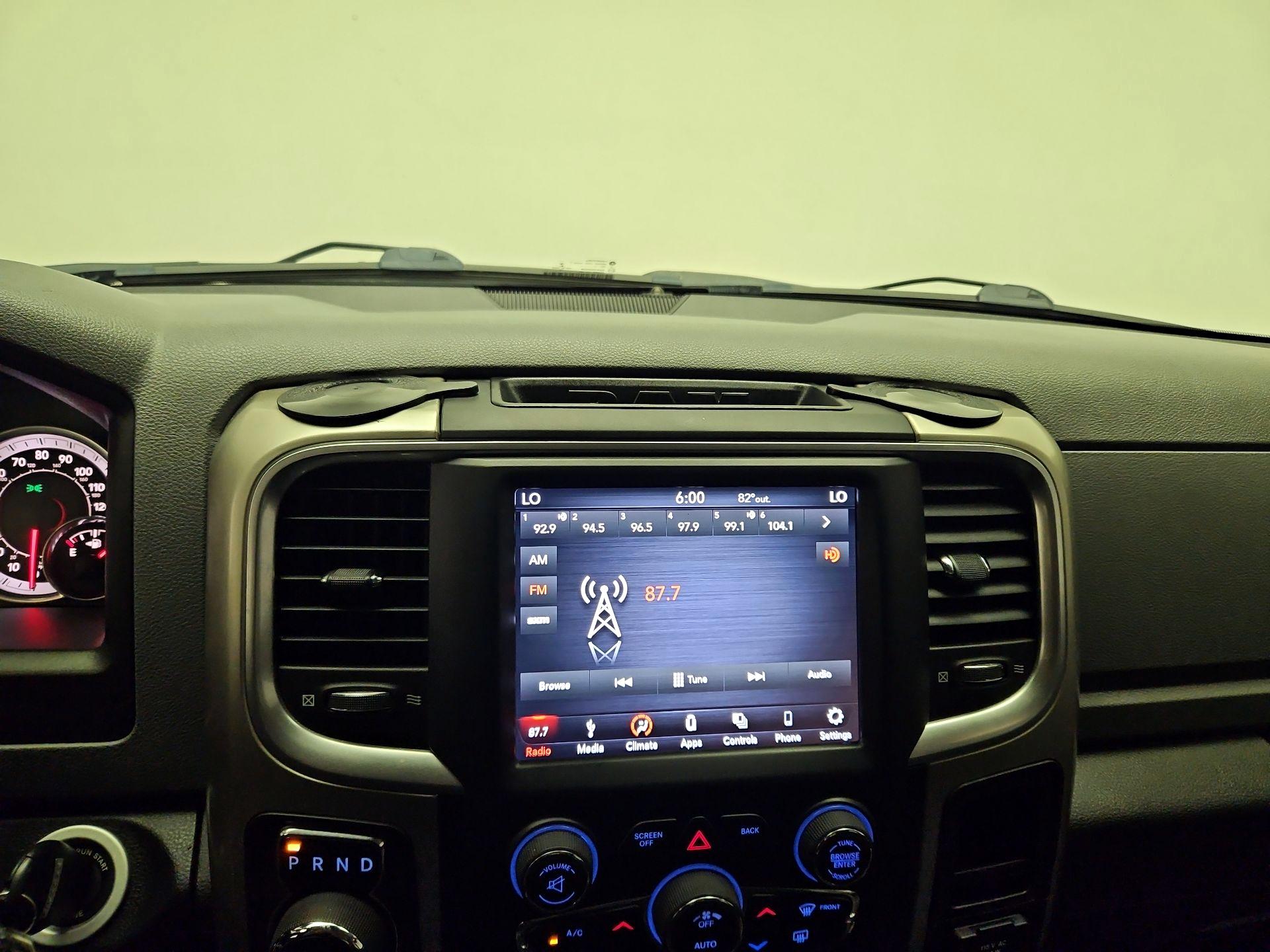 Thumbnail: 2019 RAM 1500 Classic - 14