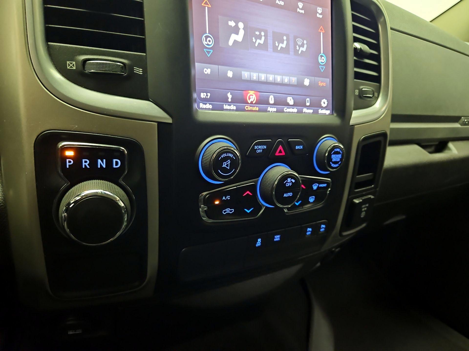 Thumbnail: 2019 RAM 1500 Classic - 15