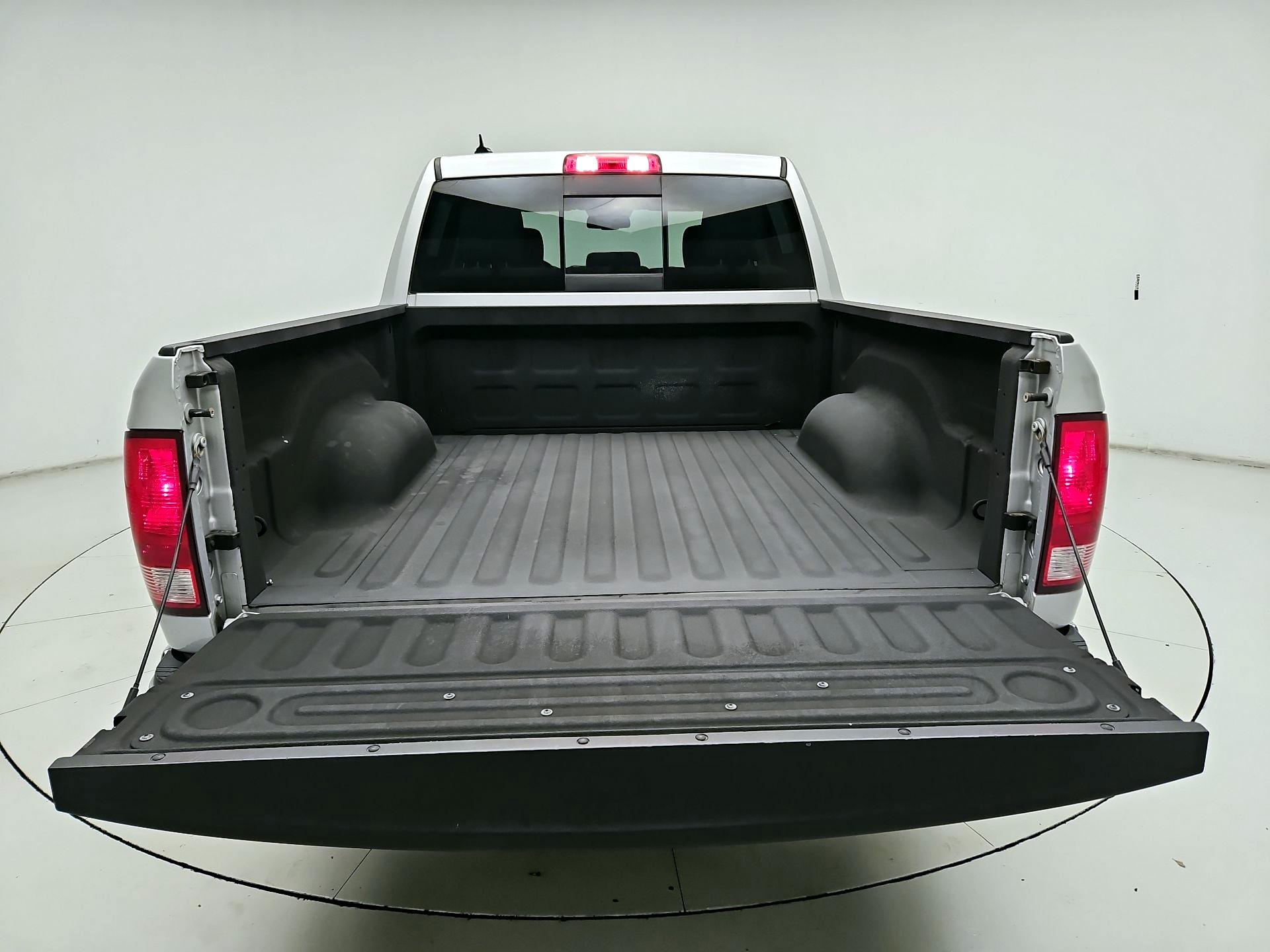 Thumbnail: 2019 RAM 1500 Classic - 18