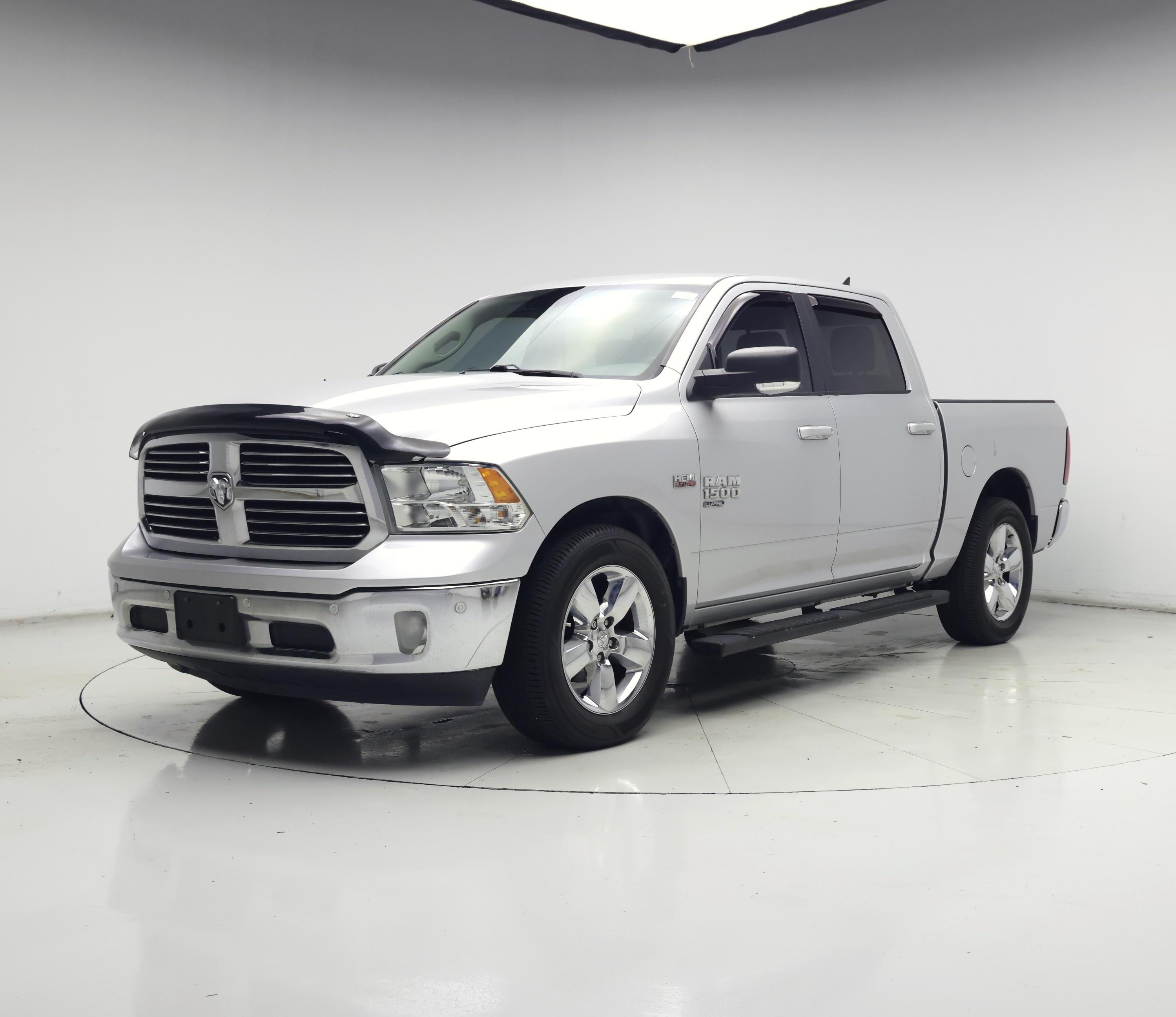 Thumbnail: 2019 RAM 1500 Classic - 4