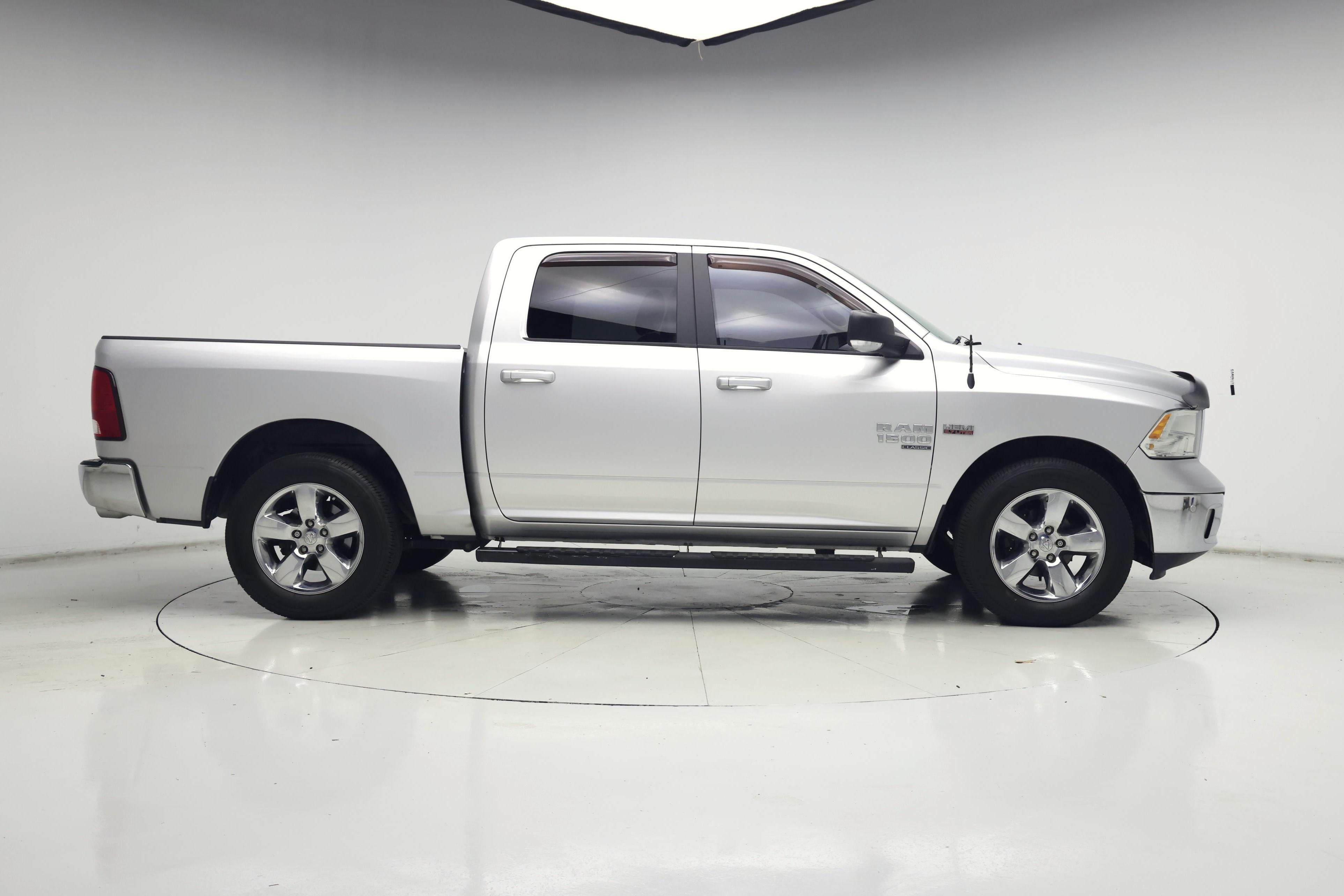 Thumbnail: 2019 RAM 1500 Classic - 7