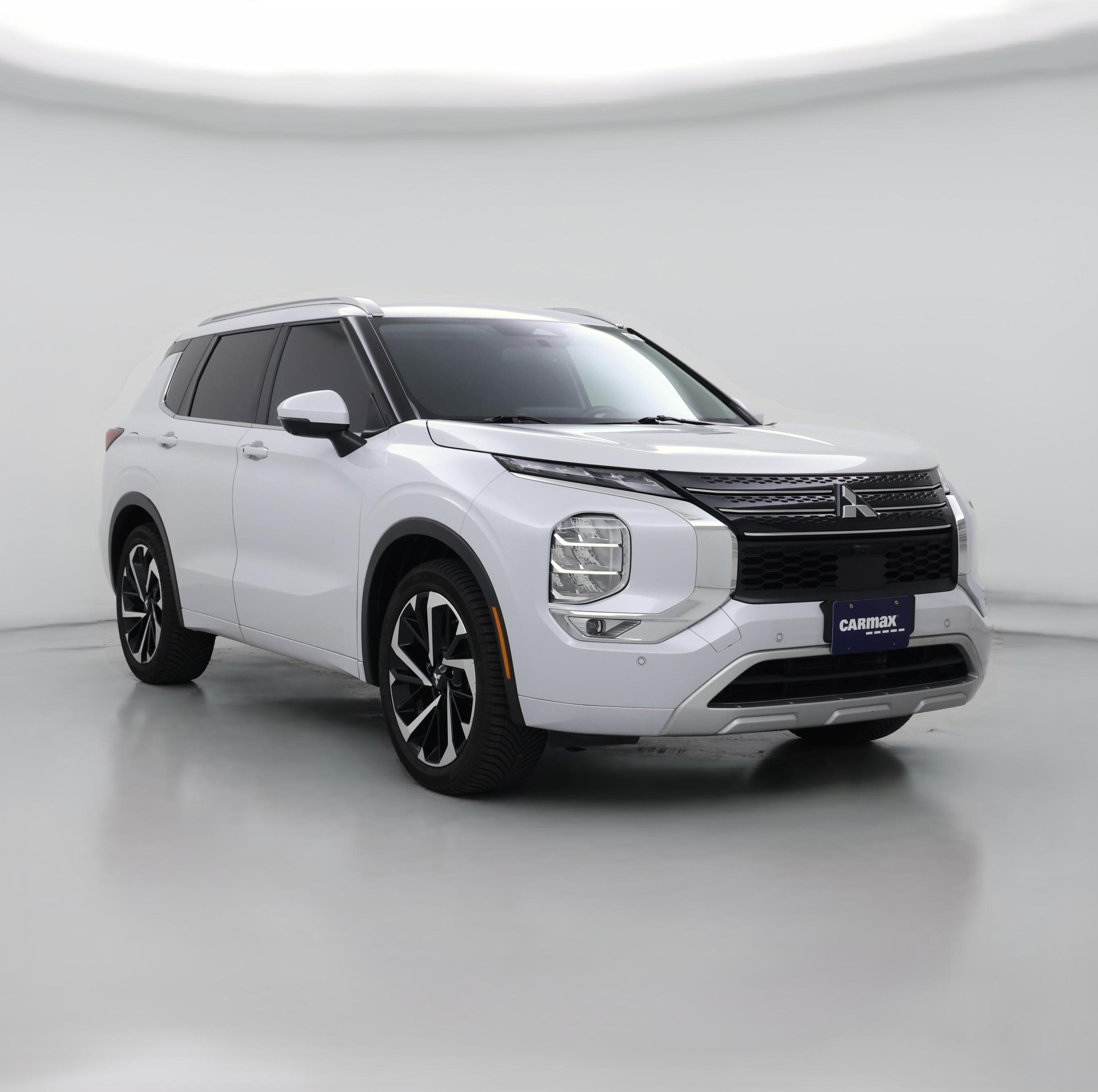 Thumbnail: 2023 Mitsubishi Outlander - 1