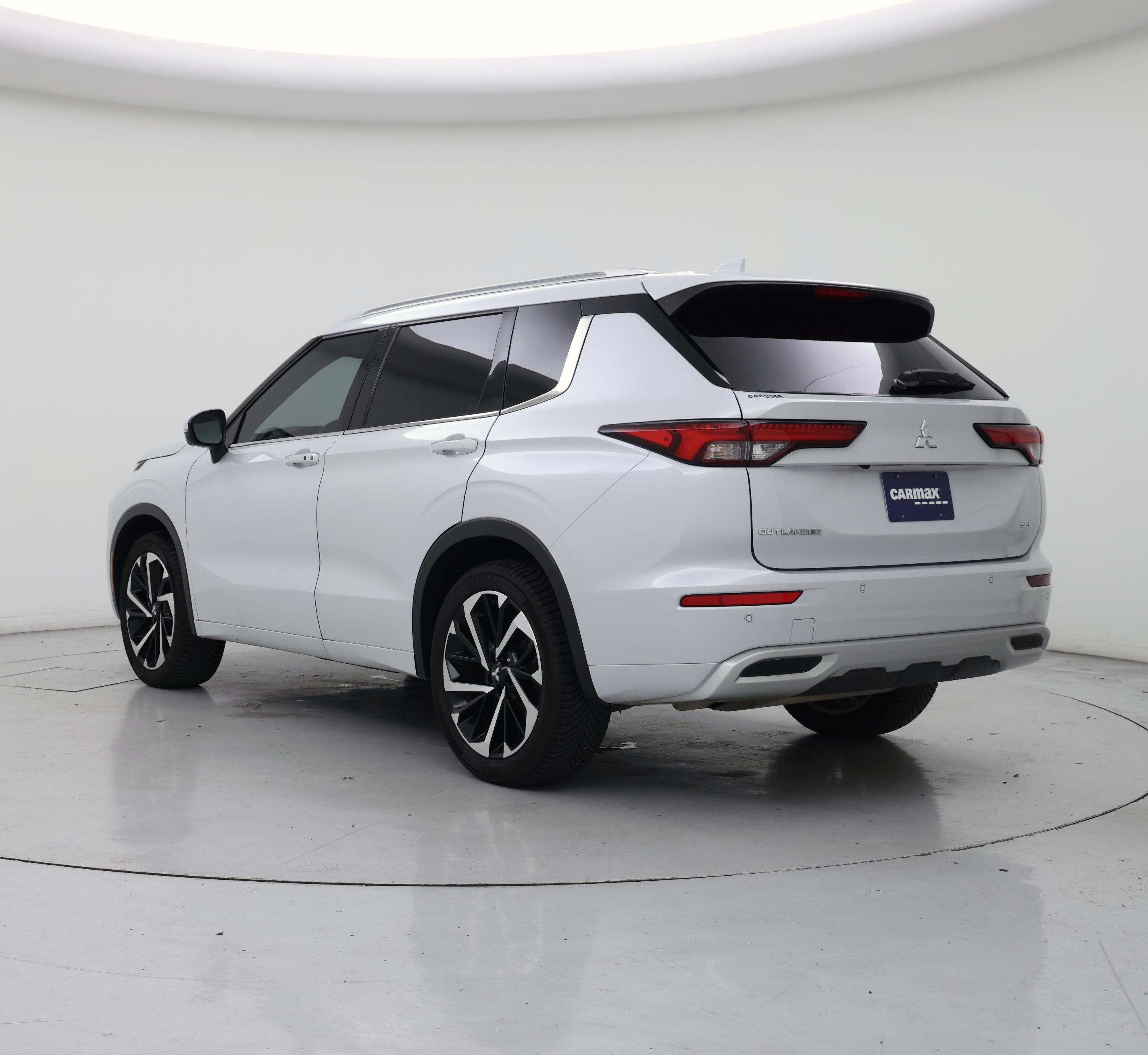 Thumbnail: 2023 Mitsubishi Outlander - 2