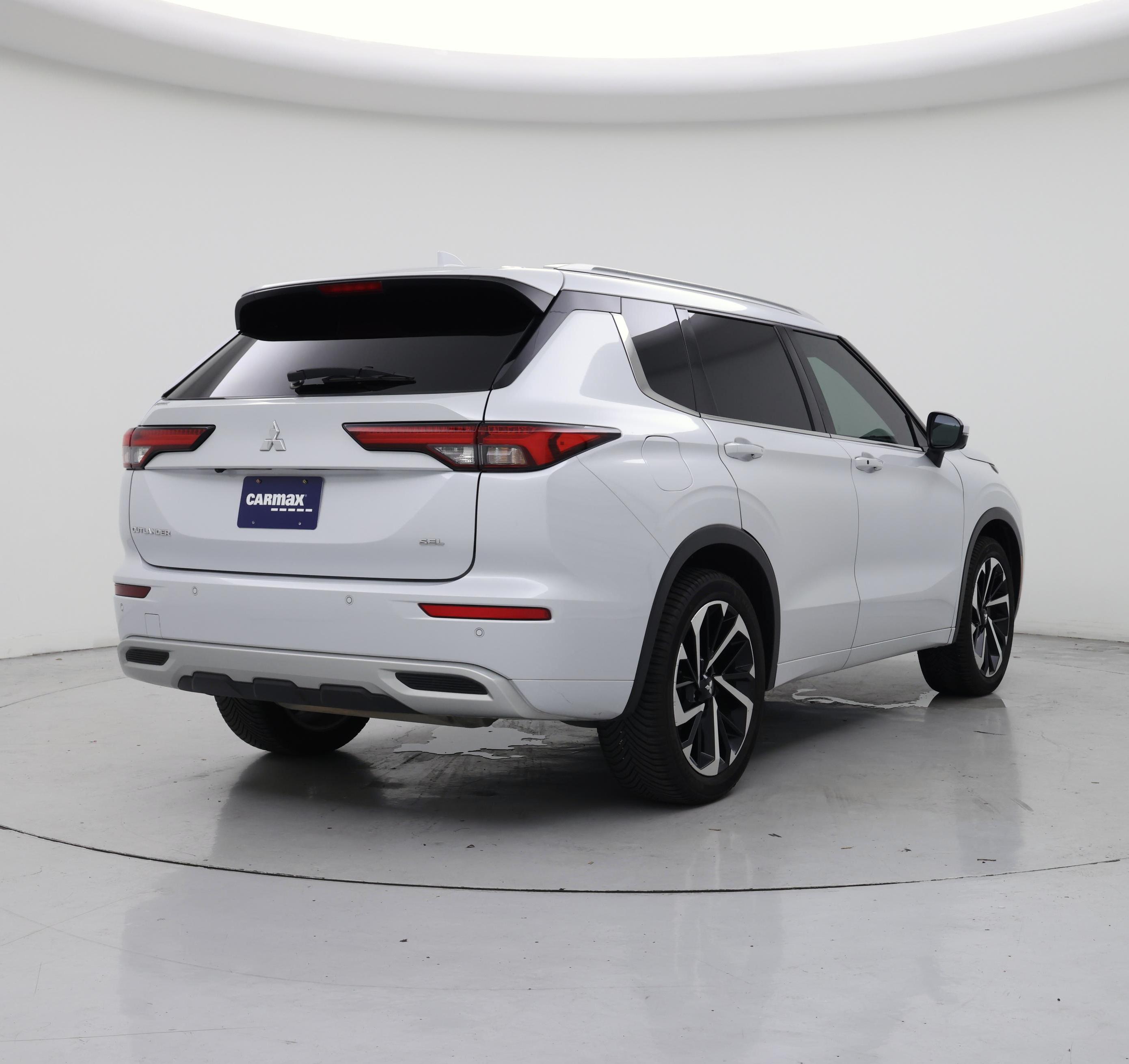 Thumbnail: 2023 Mitsubishi Outlander - 8