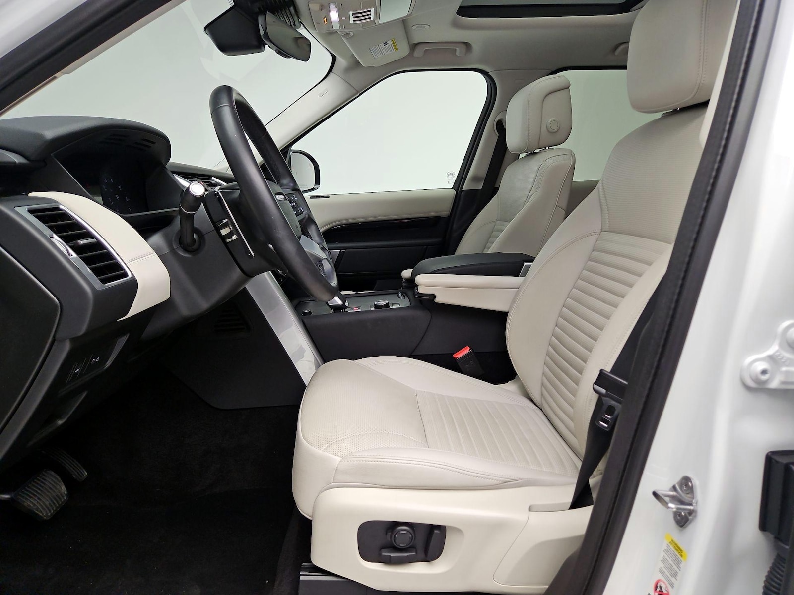 2025 Land Rover Discovery S - Photo 12