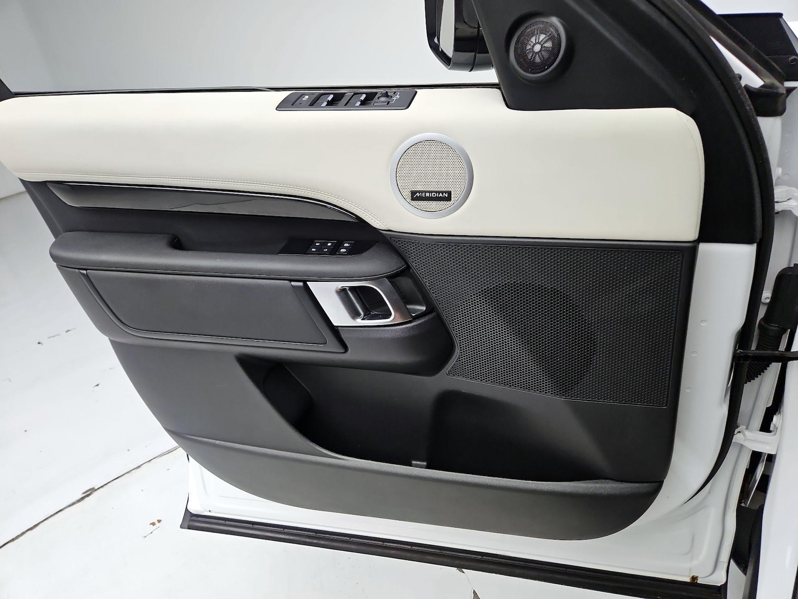 2025 Land Rover Discovery S - Photo 13