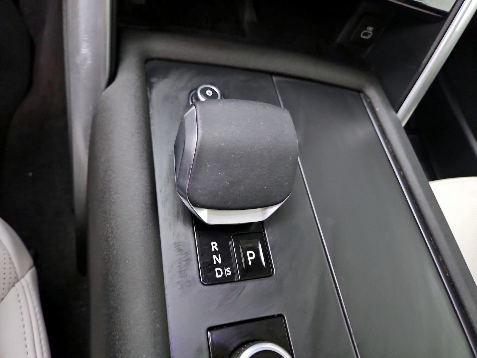2025 Land Rover Discovery S - Photo 19
