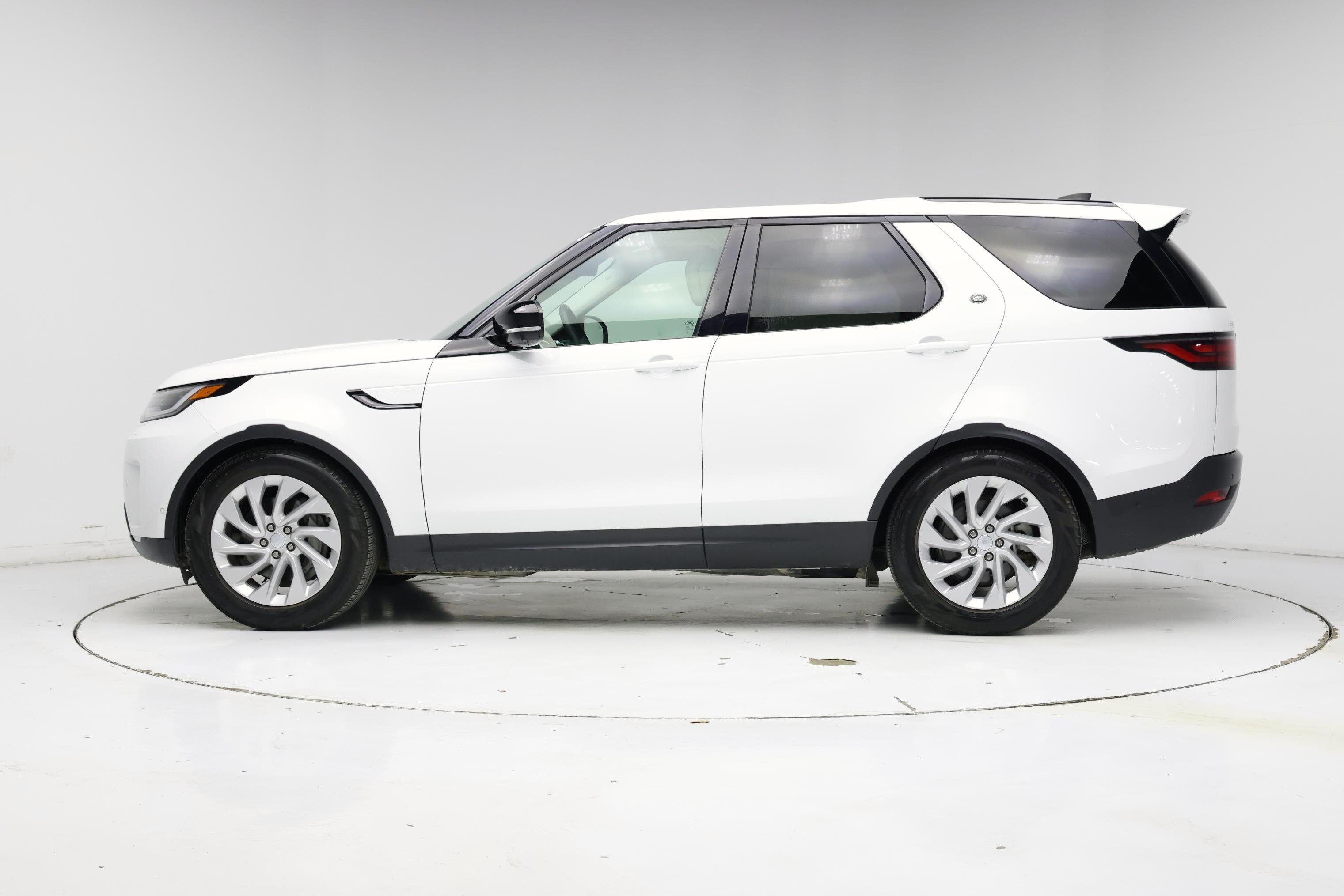 Thumbnail: 2025 Land Rover Discovery - 3