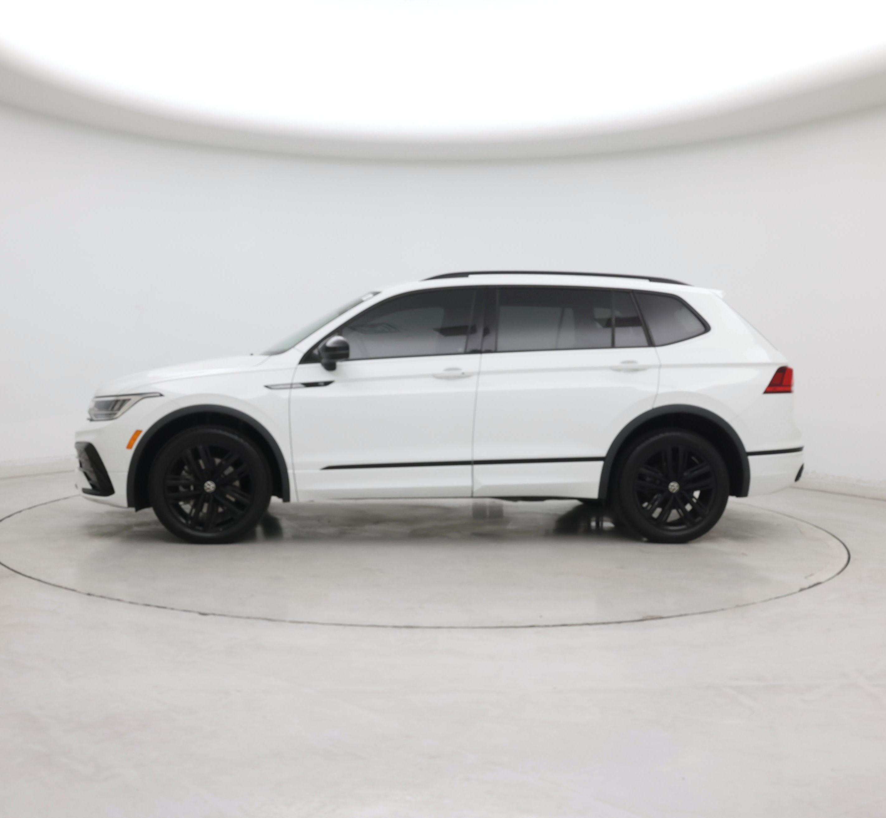 Thumbnail: 2022 Volkswagen Tiguan - 3