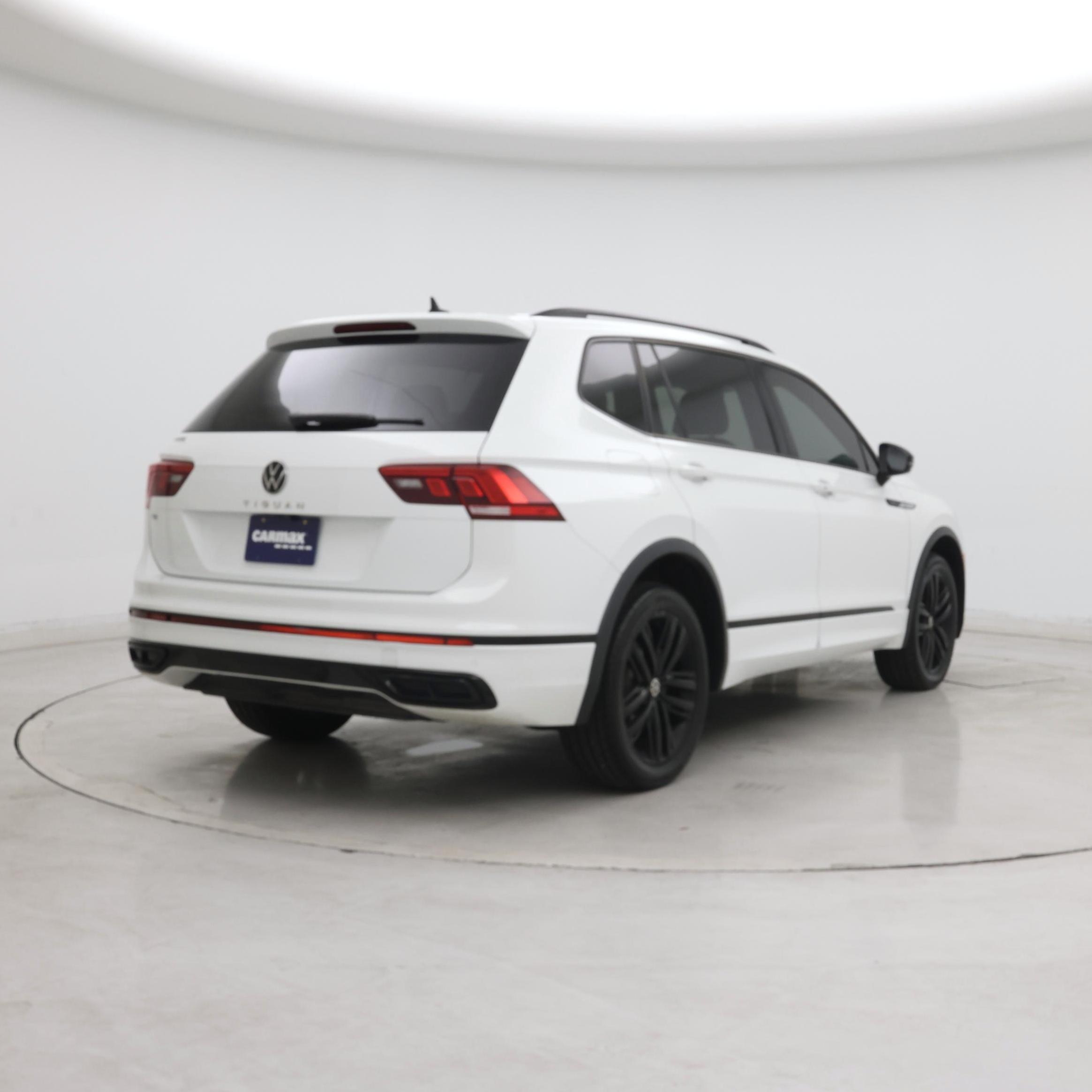Thumbnail: 2022 Volkswagen Tiguan - 8