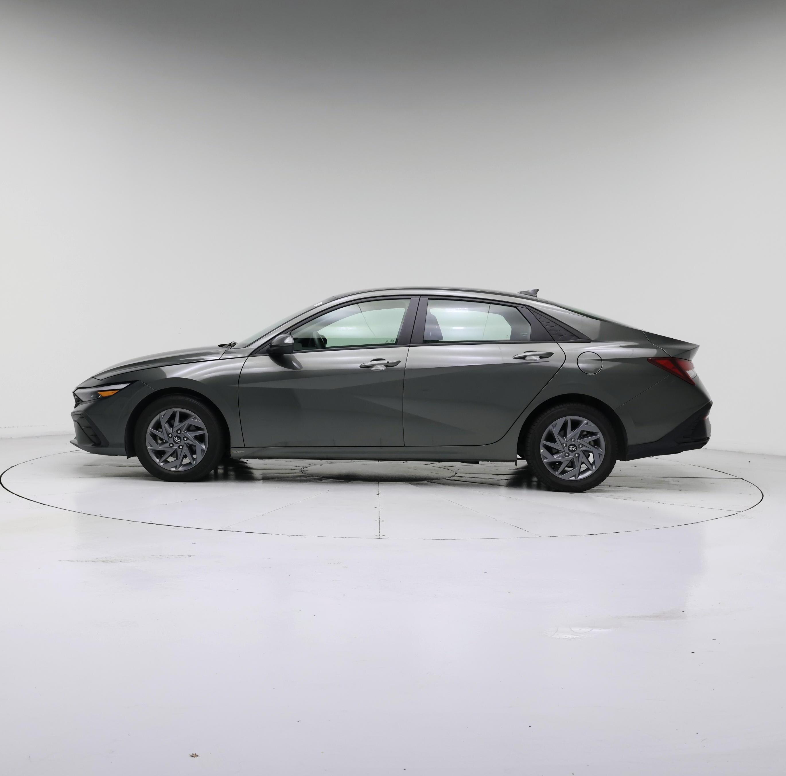 Thumbnail: 2024 Hyundai Elantra - 3