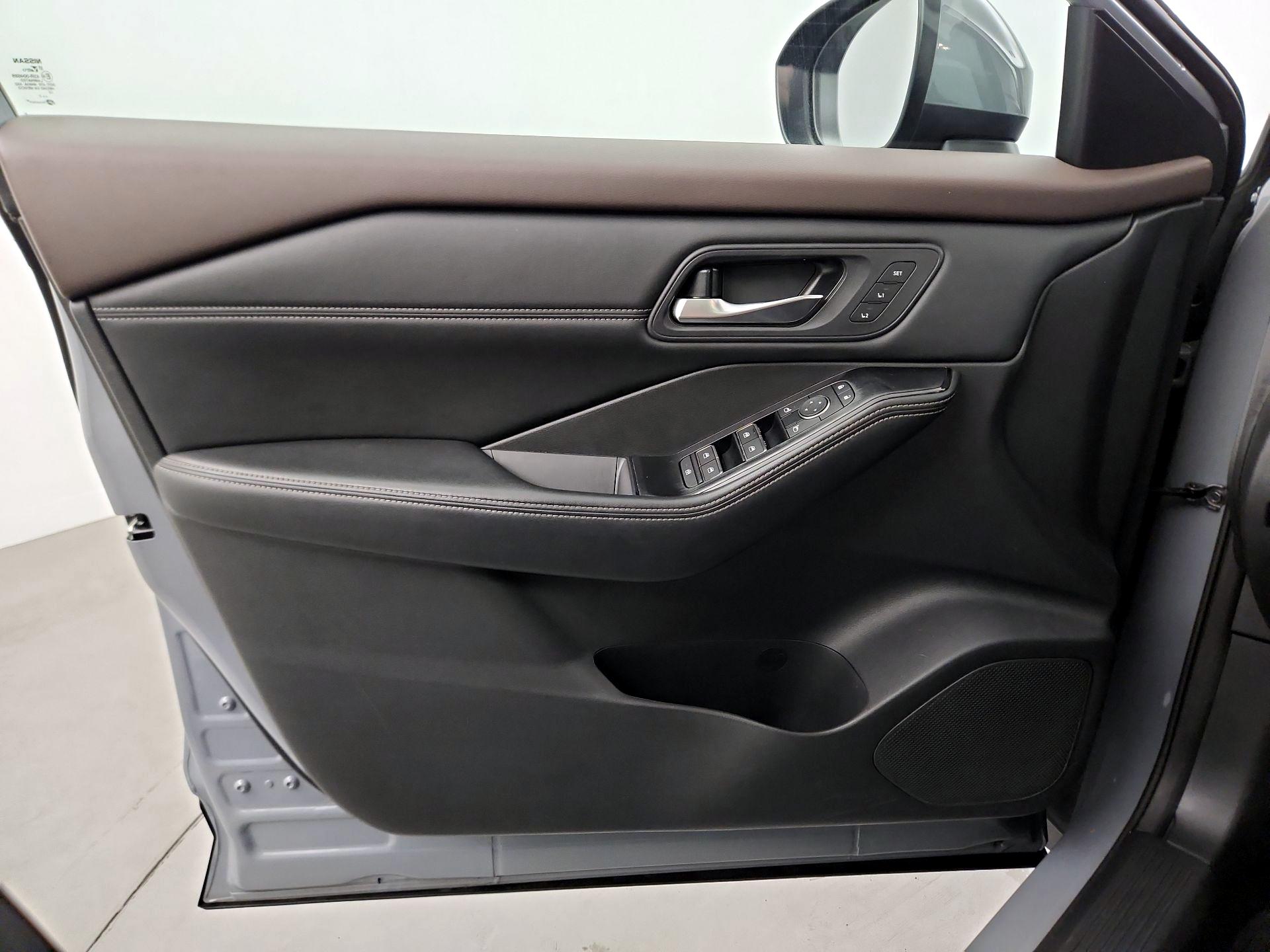 Thumbnail: 2023 Nissan Rogue - 10