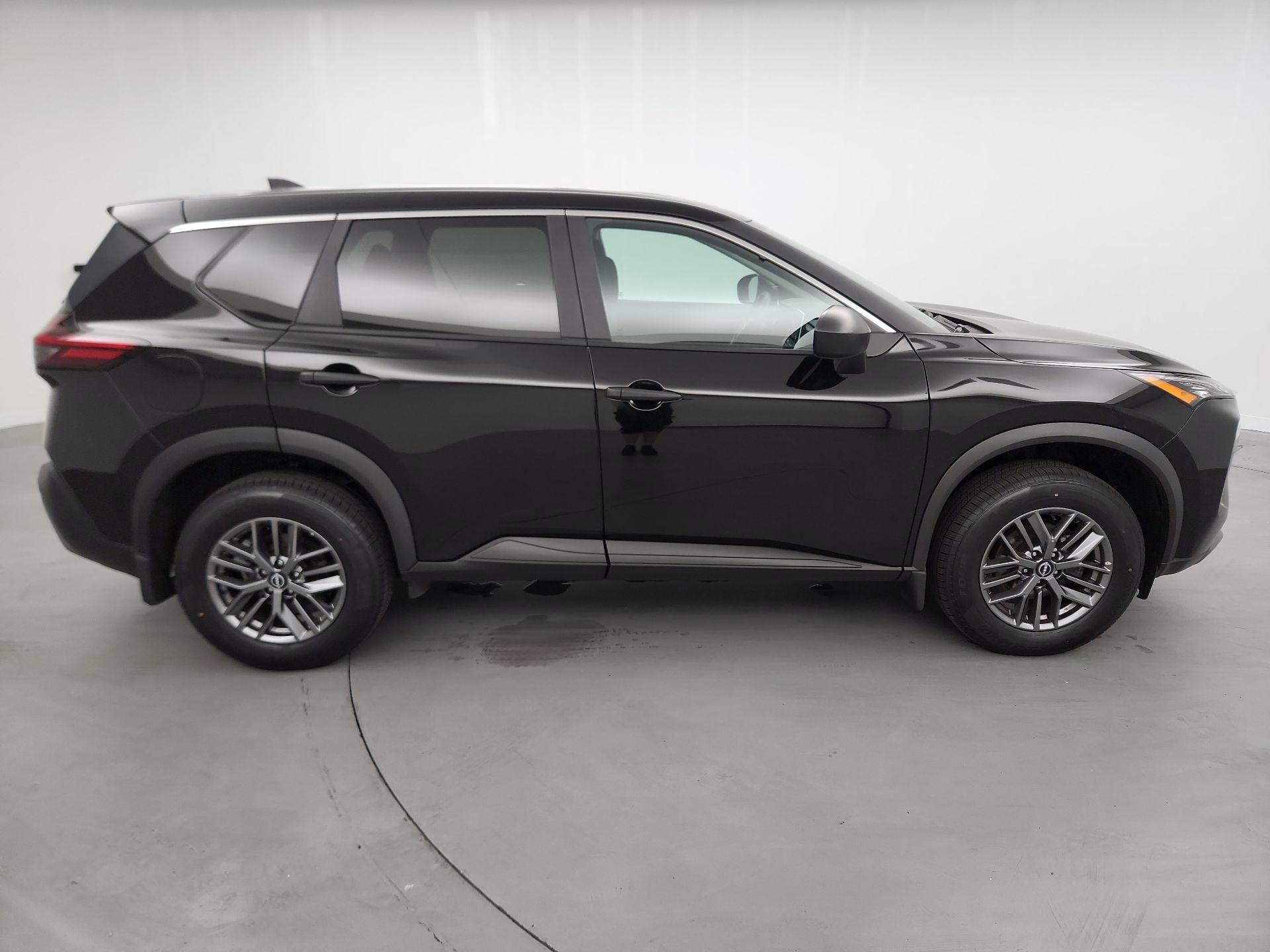 Thumbnail: 2023 Nissan Rogue - 4