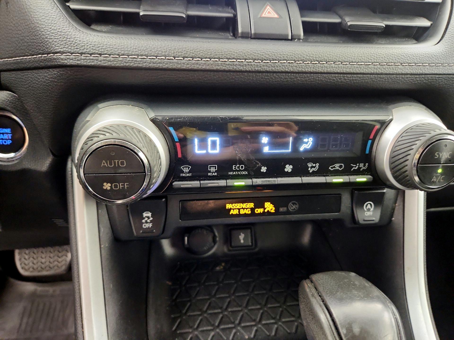 Thumbnail: 2020 Toyota RAV4 - 16