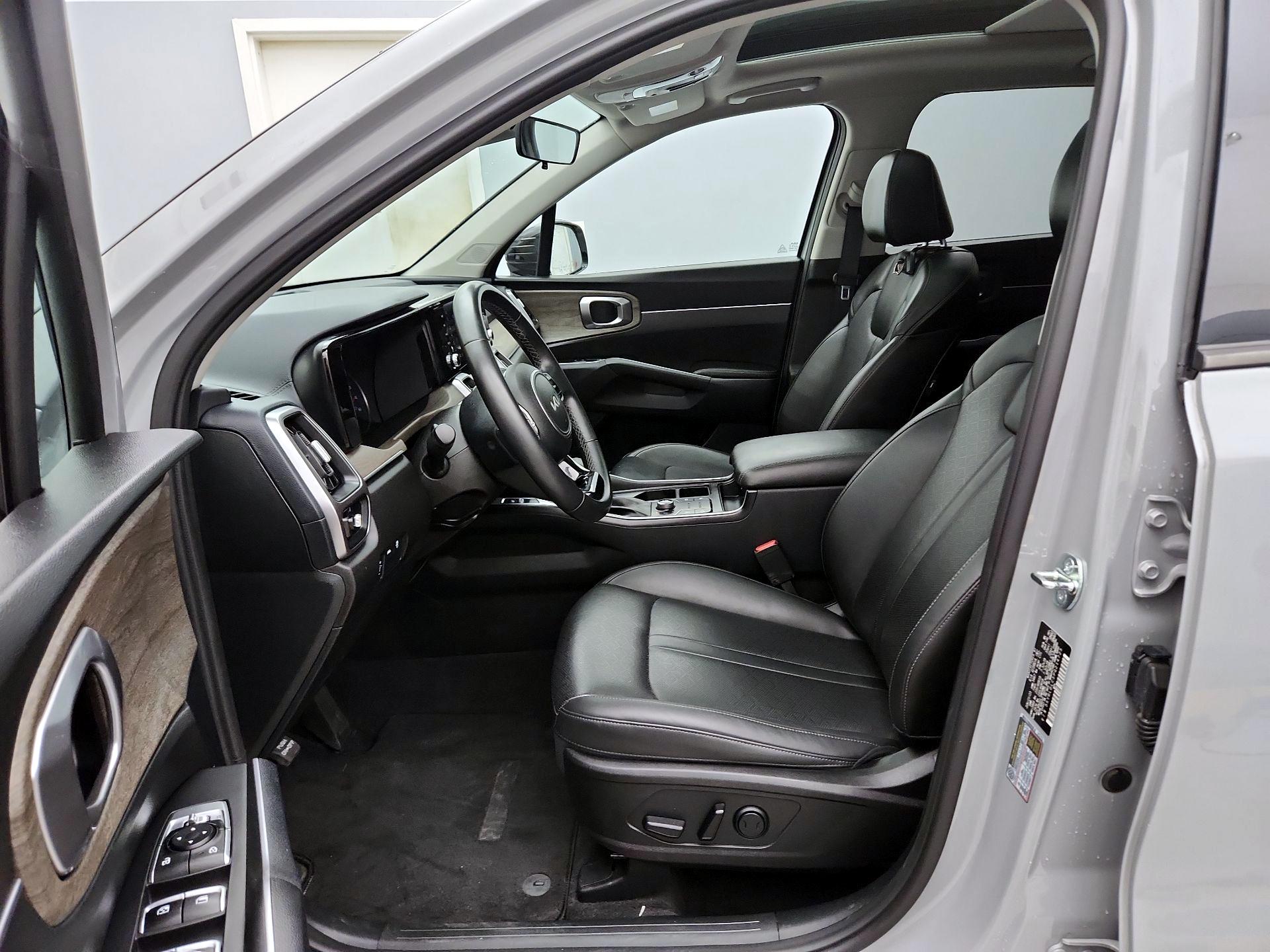 Thumbnail: 2023 Kia Sorento - 11