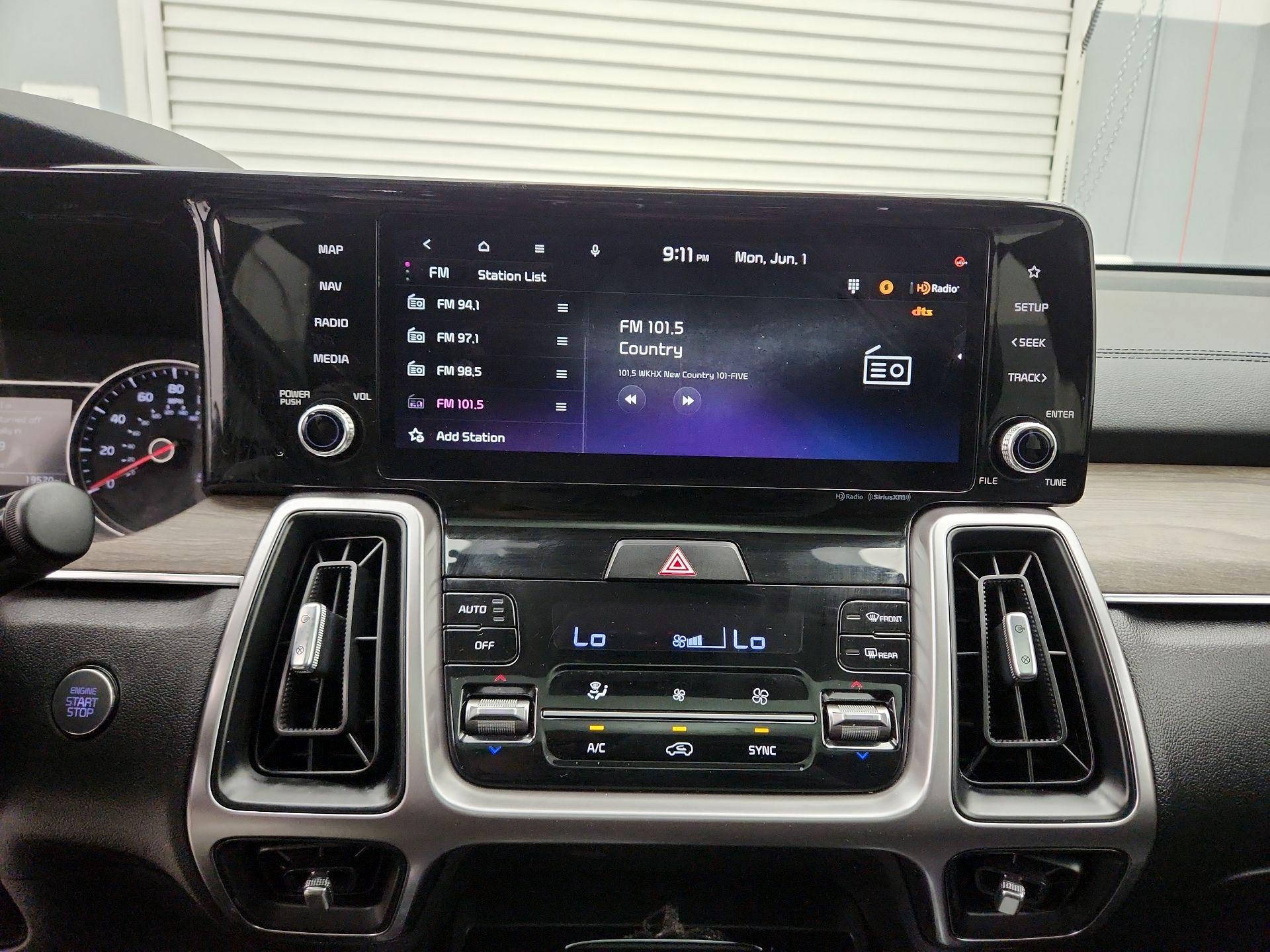 Thumbnail: 2023 Kia Sorento - 16