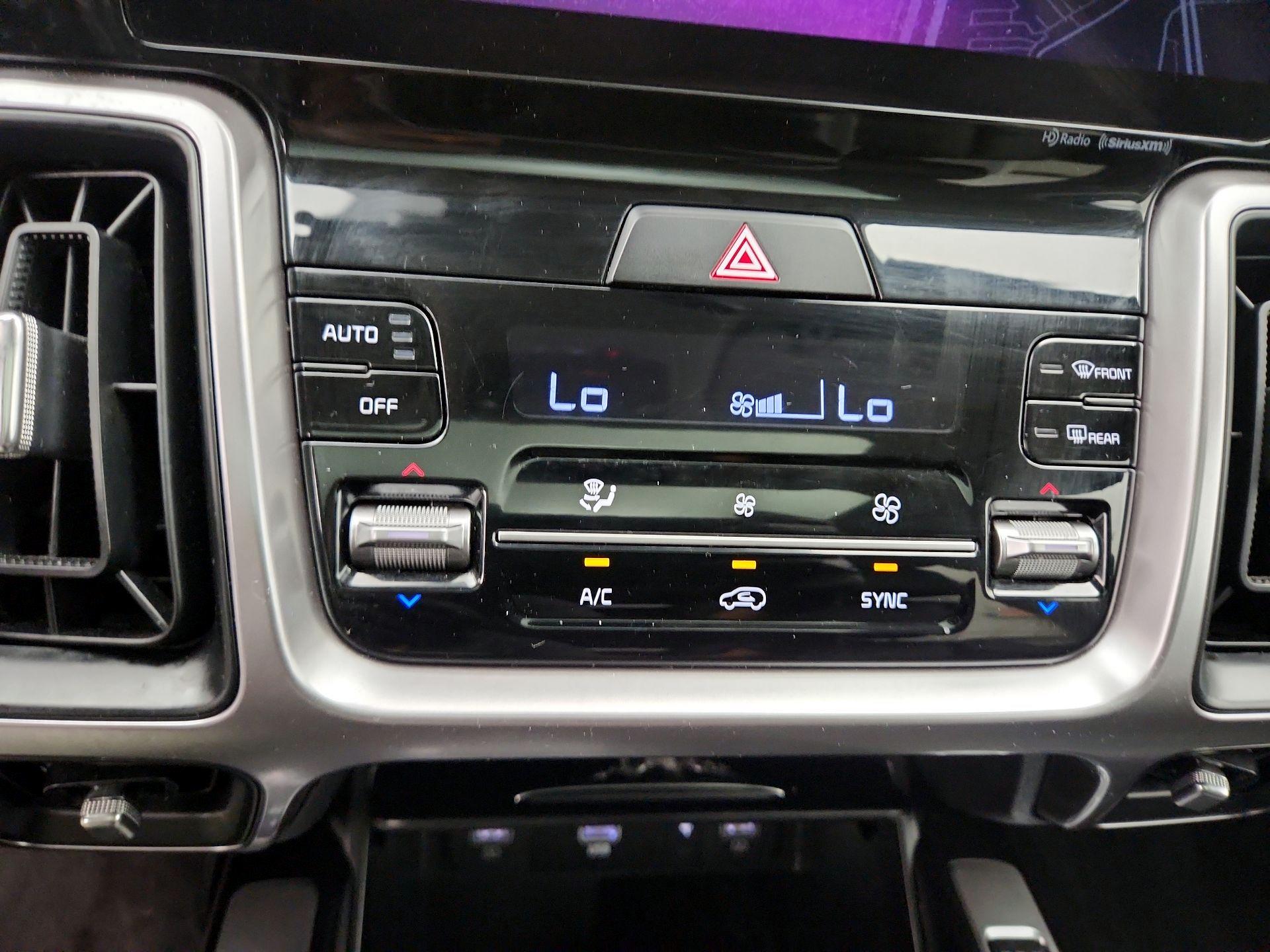 Thumbnail: 2023 Kia Sorento - 17