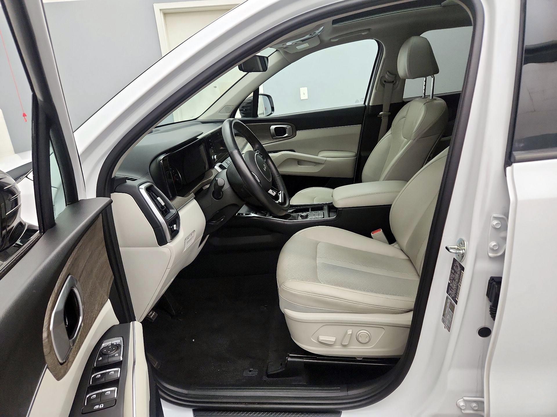 Thumbnail: 2023 Kia Sorento - 11