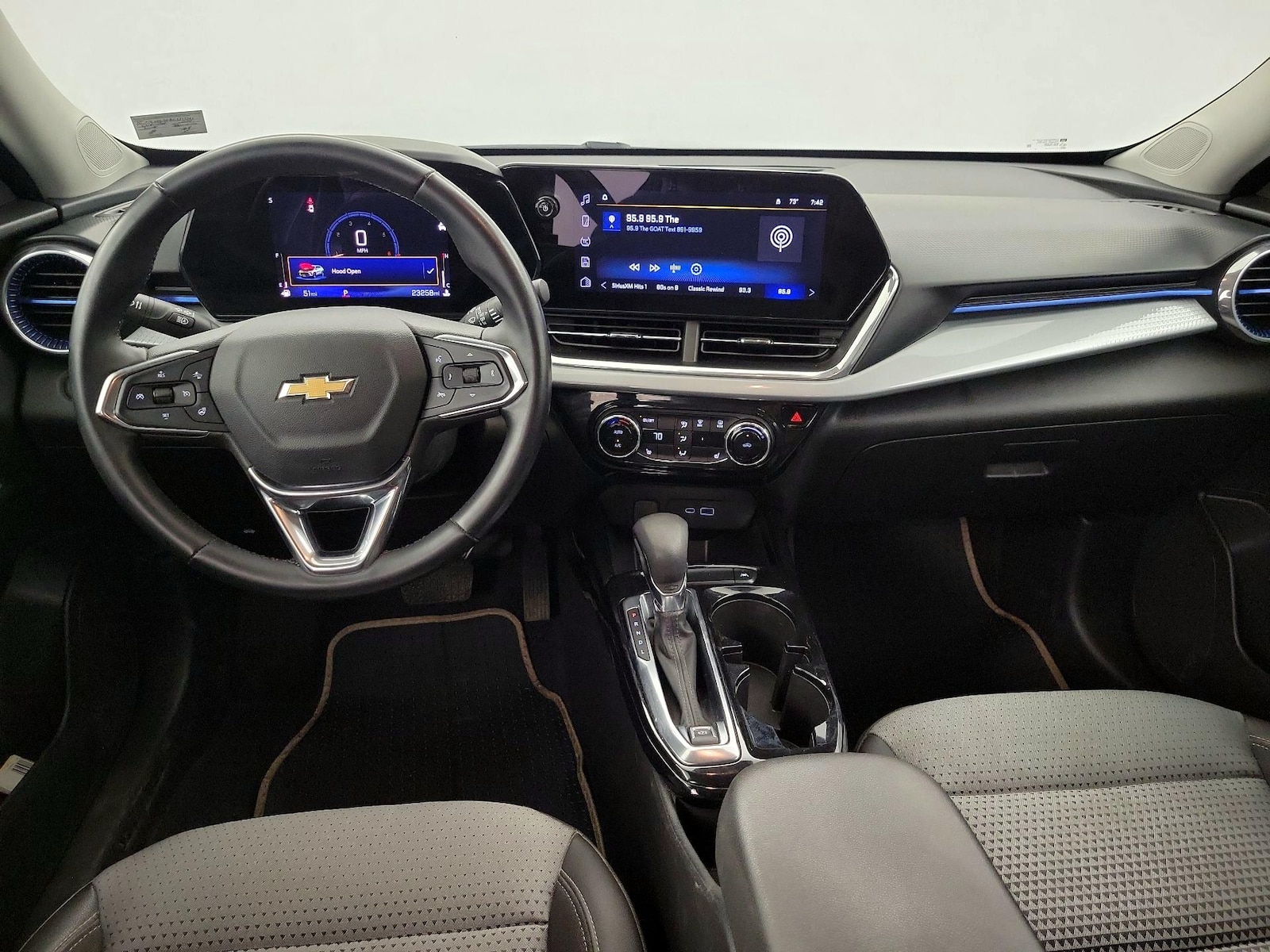 2024 Chevrolet Trax LT - Photo 10