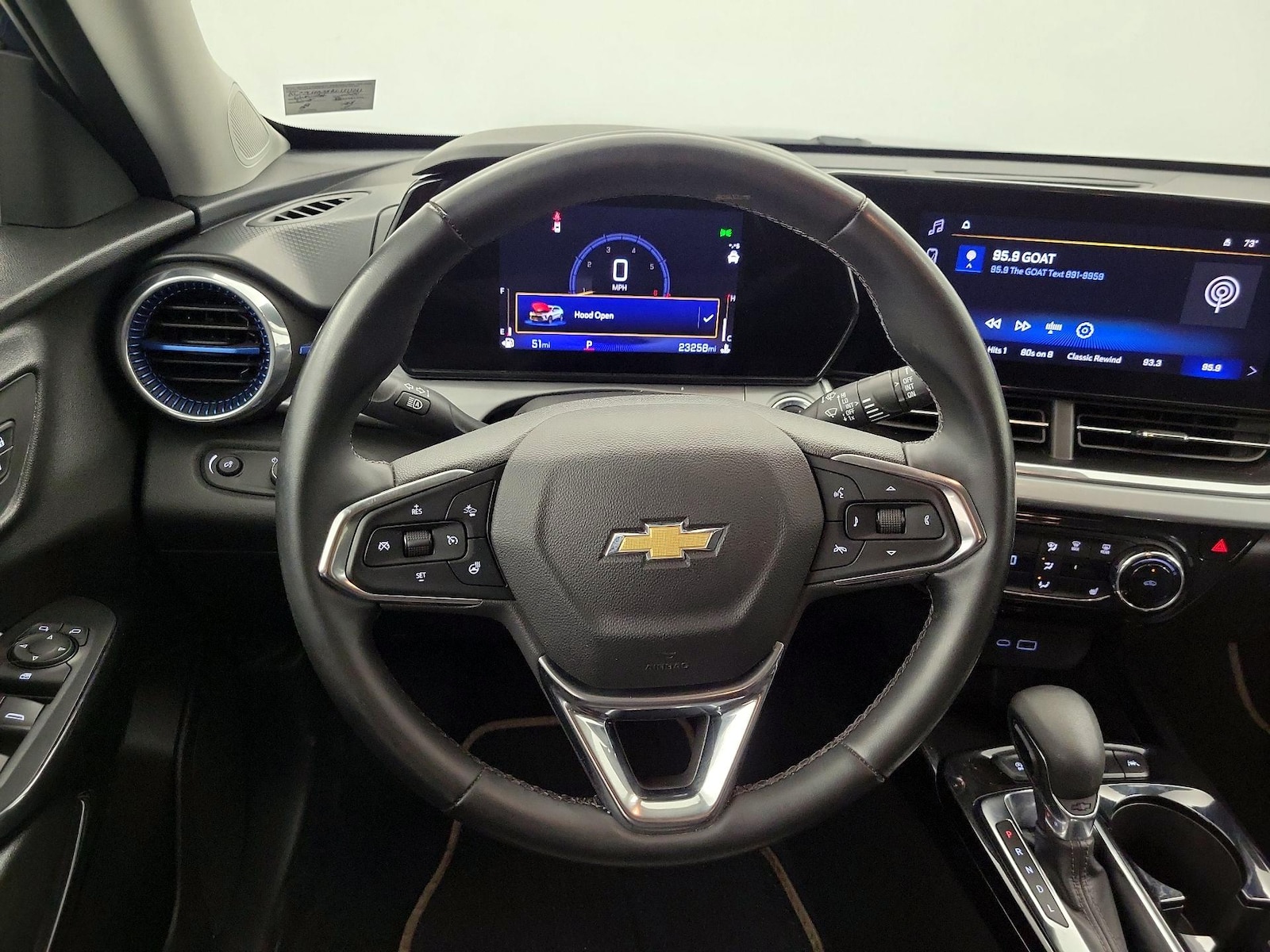 2024 Chevrolet Trax LT - Photo 11