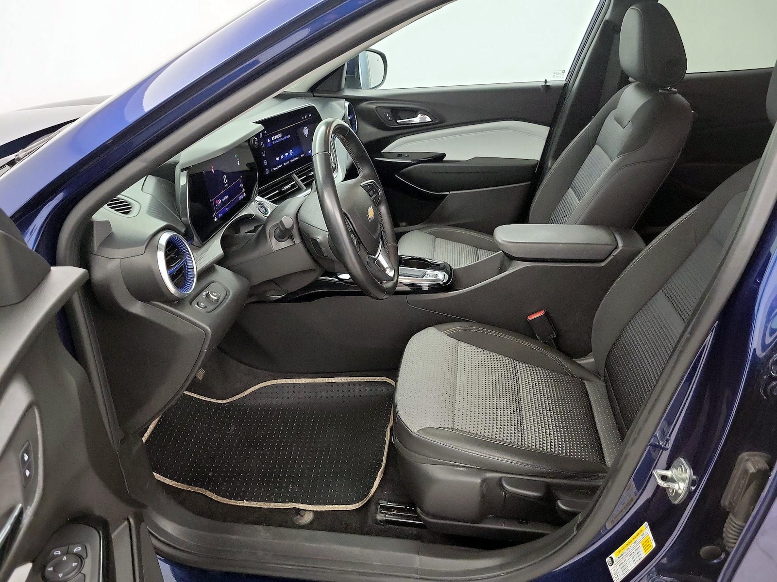 2024 Chevrolet Trax LT - Photo 12