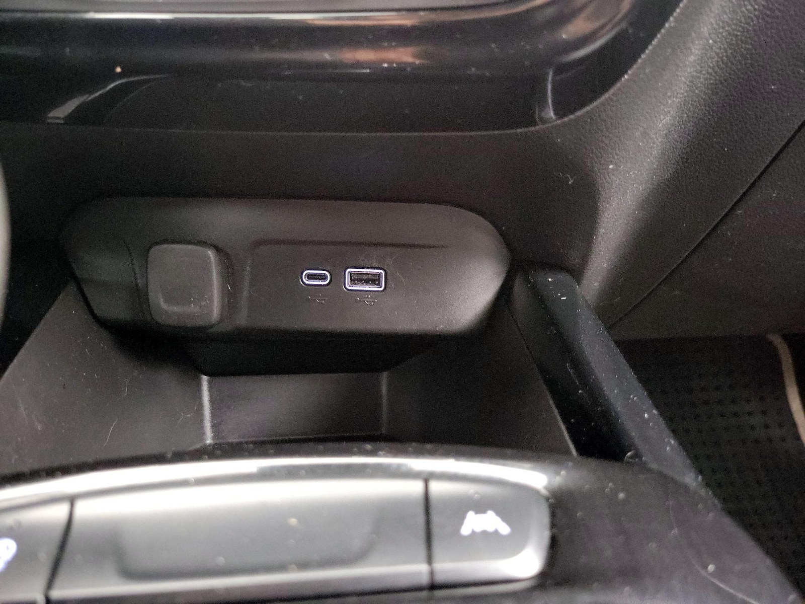 2024 Chevrolet Trax LT - Photo 19