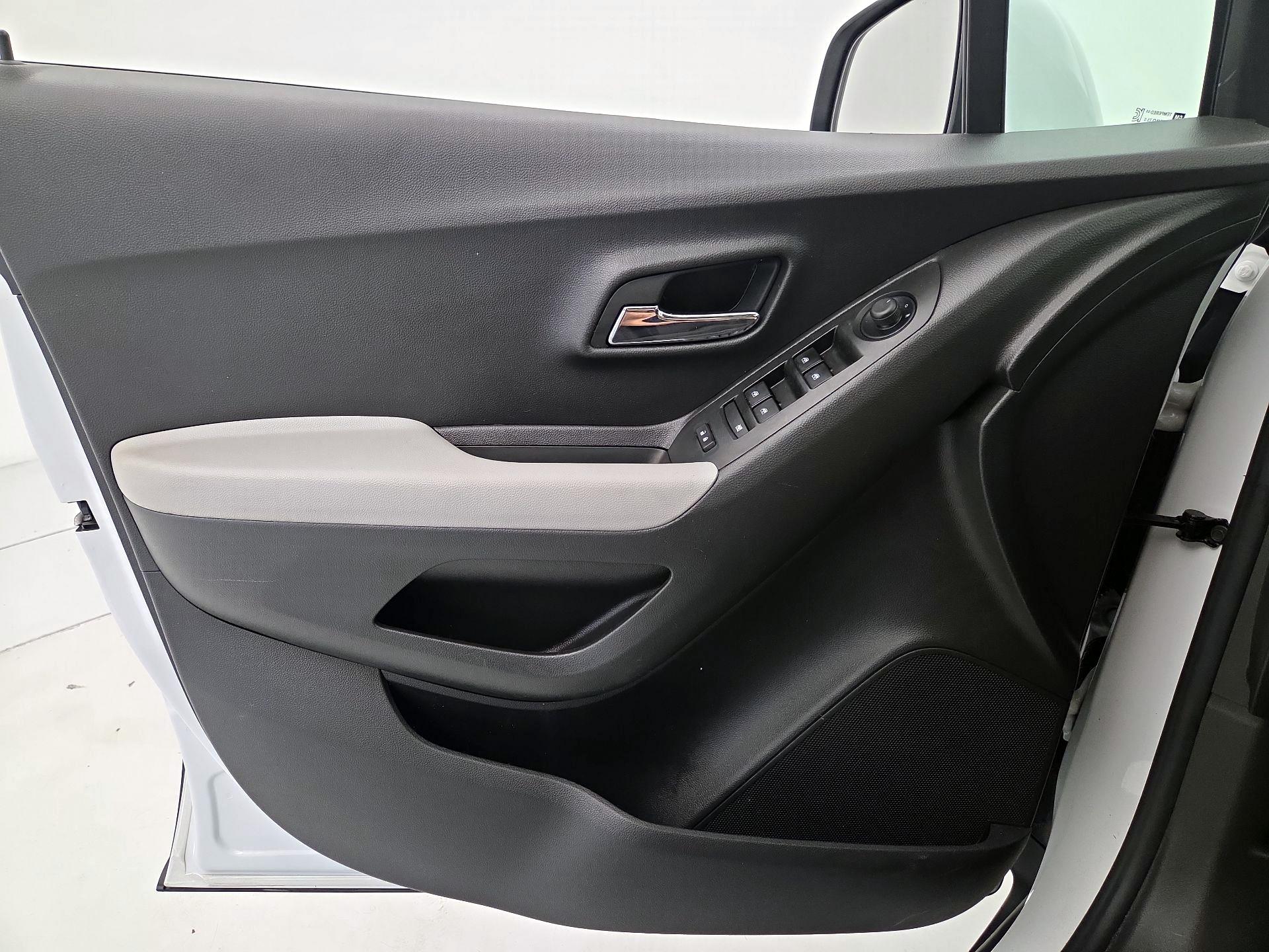 Thumbnail: 2022 Chevrolet Trax - 12