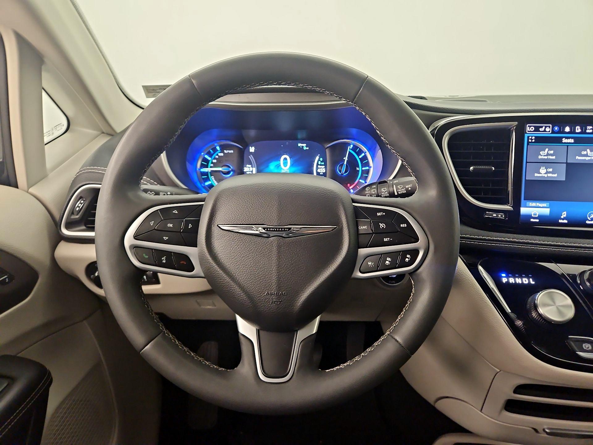 Thumbnail: 2023 Chrysler Pacifica - 10