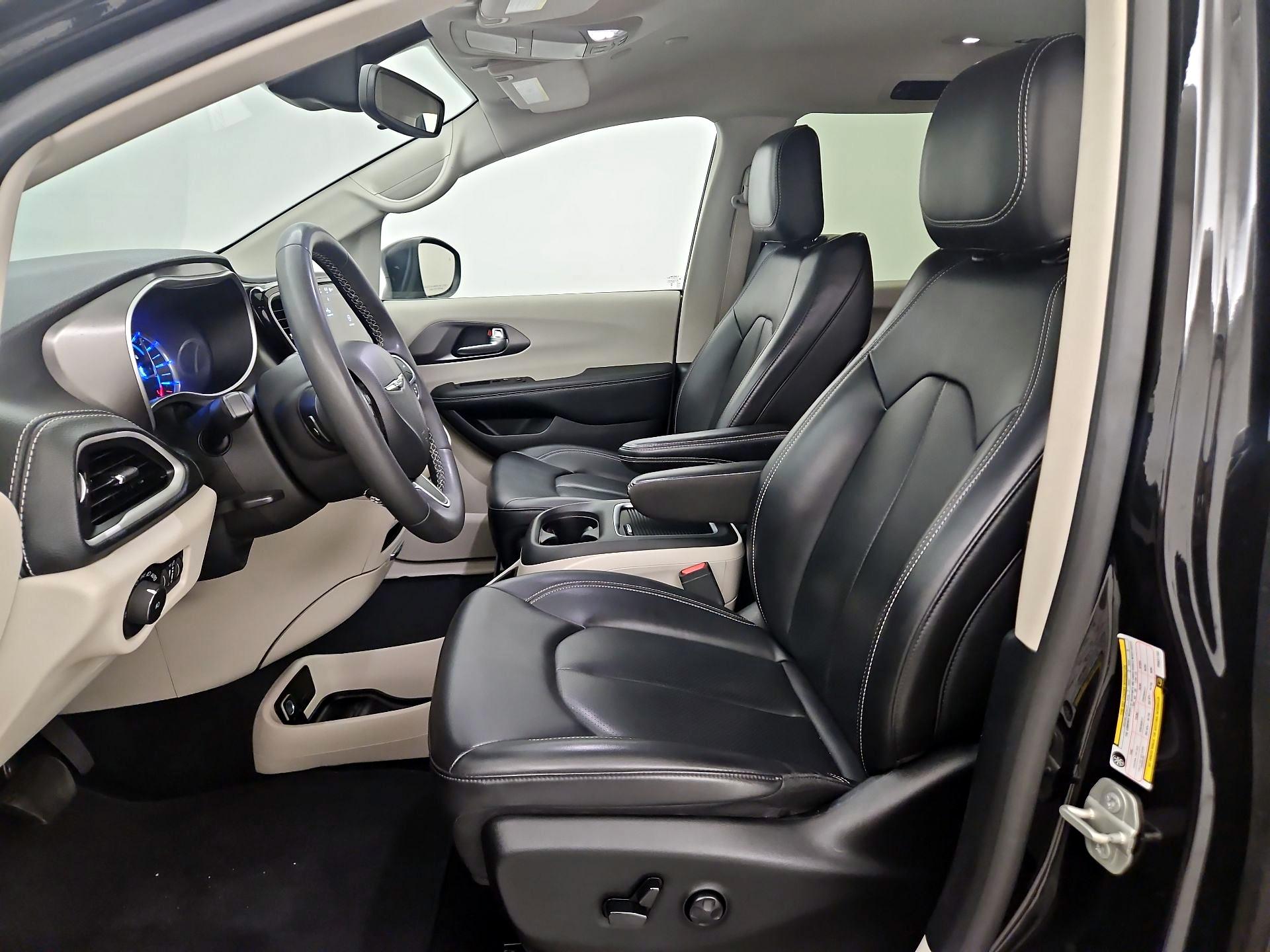Thumbnail: 2023 Chrysler Pacifica - 11