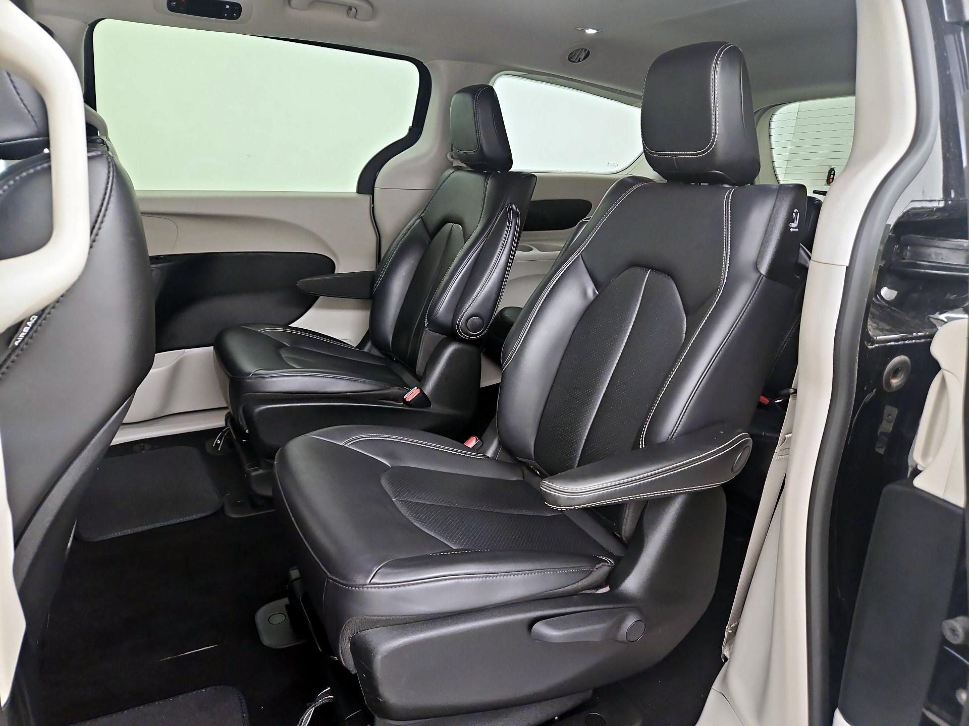 Thumbnail: 2023 Chrysler Pacifica - 19