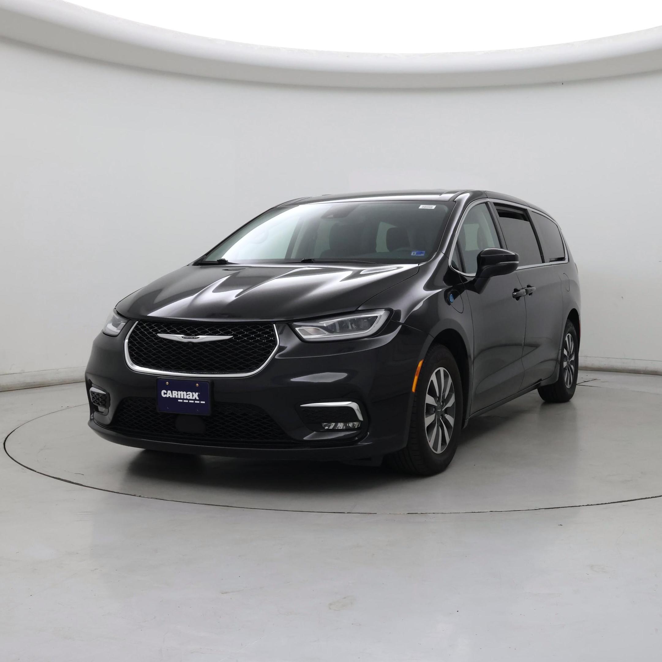 Thumbnail: 2023 Chrysler Pacifica - 4