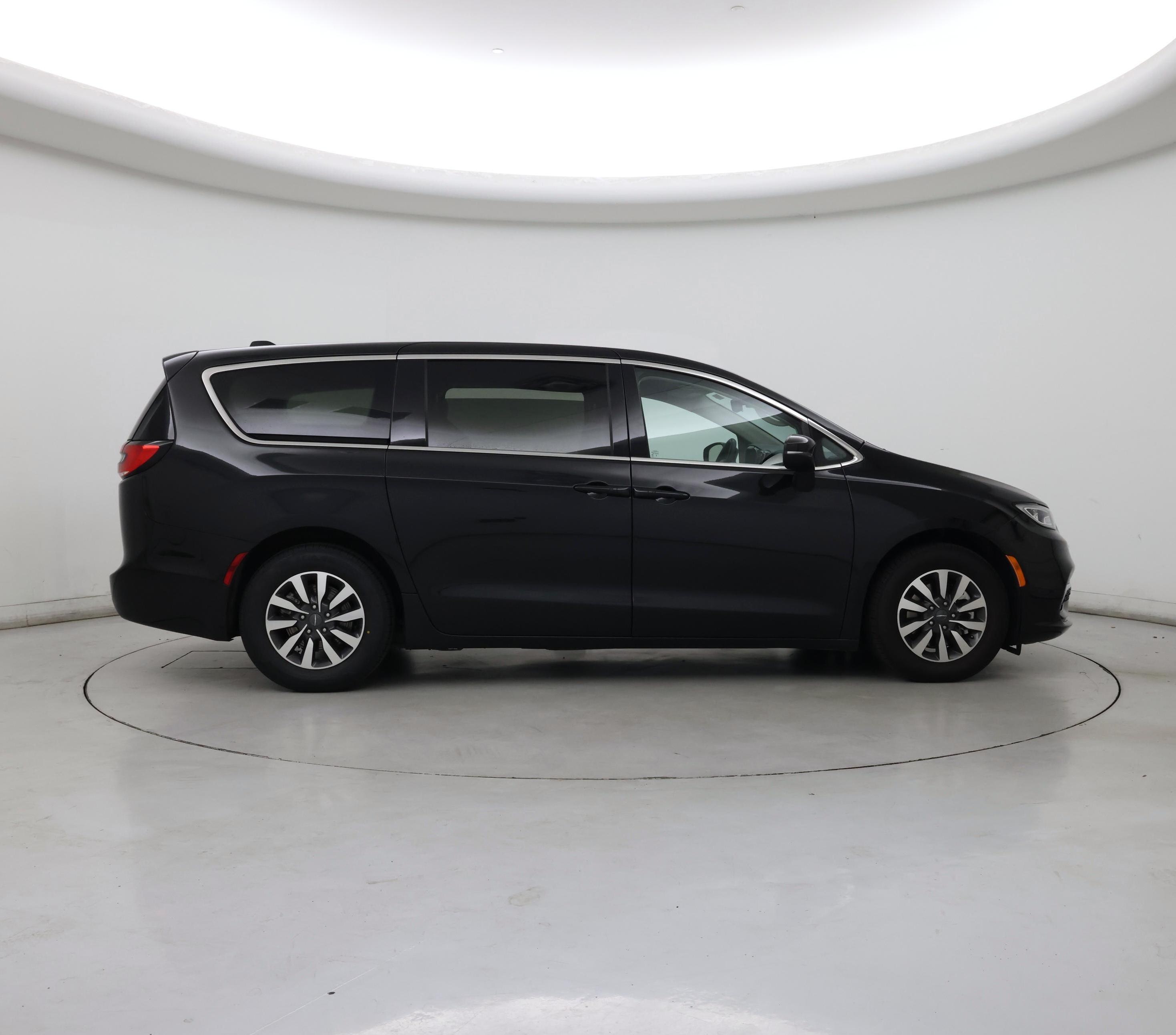 Thumbnail: 2023 Chrysler Pacifica - 7