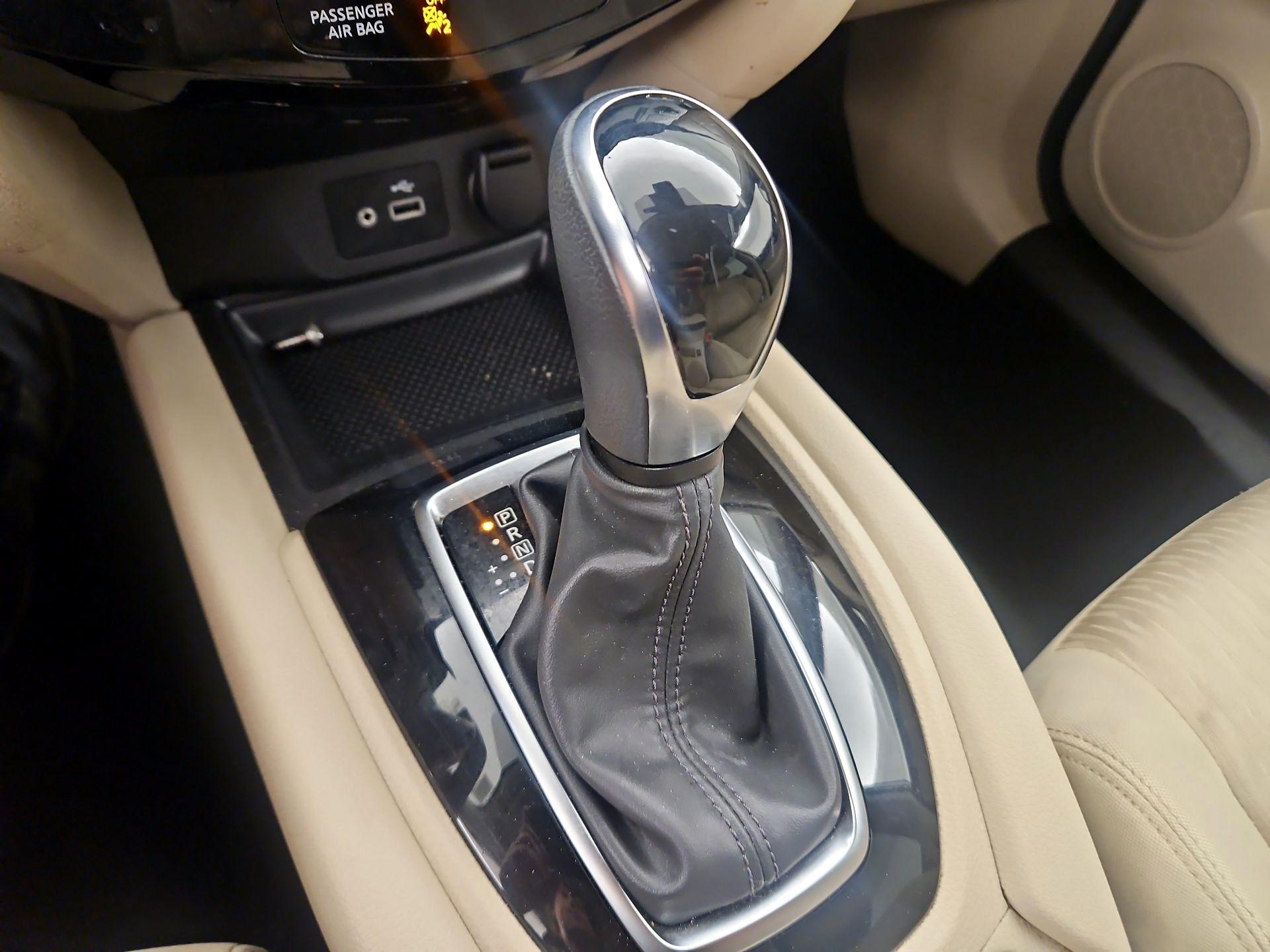 Thumbnail: 2019 Nissan Rogue - 17