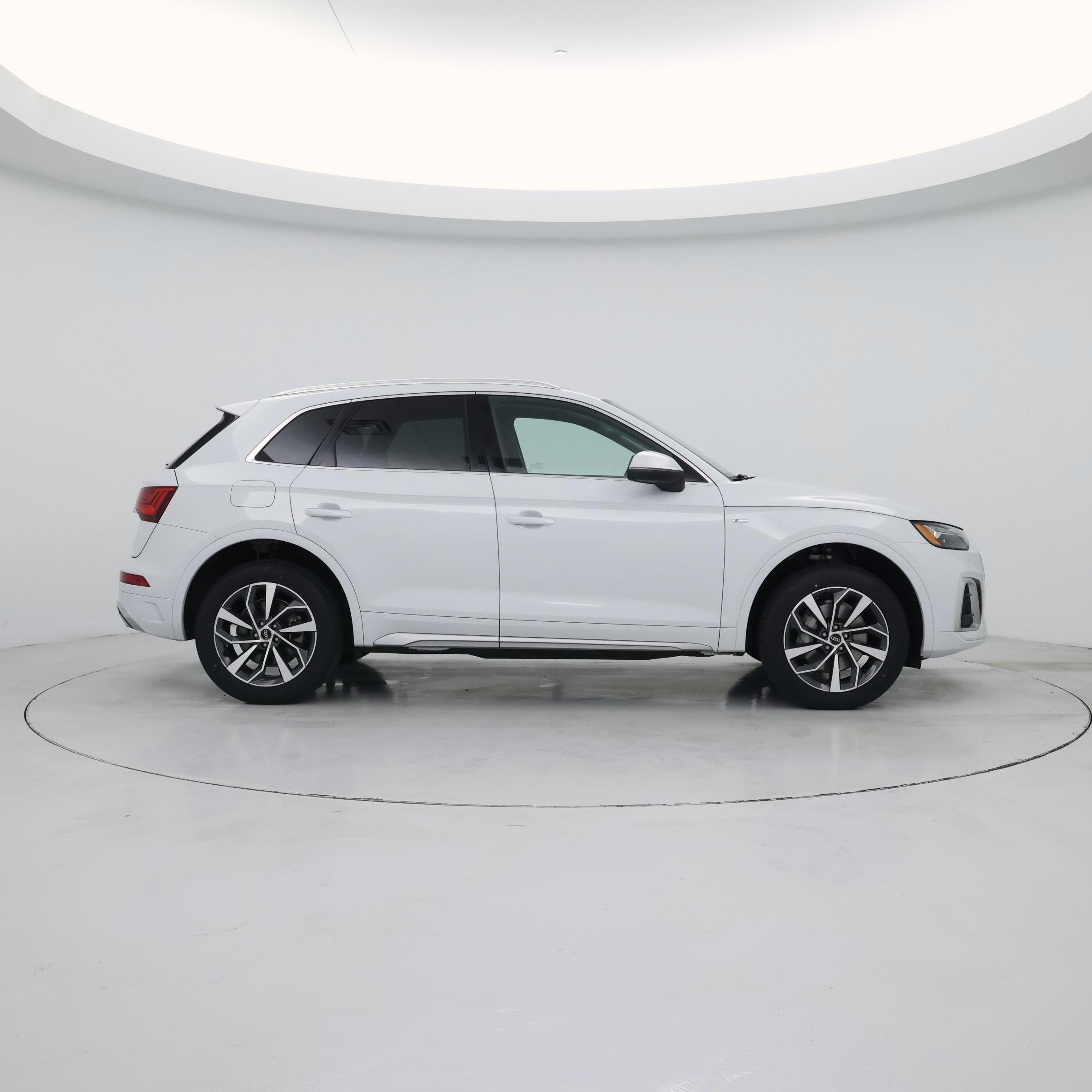 Thumbnail: 2023 Audi Q5 - 7