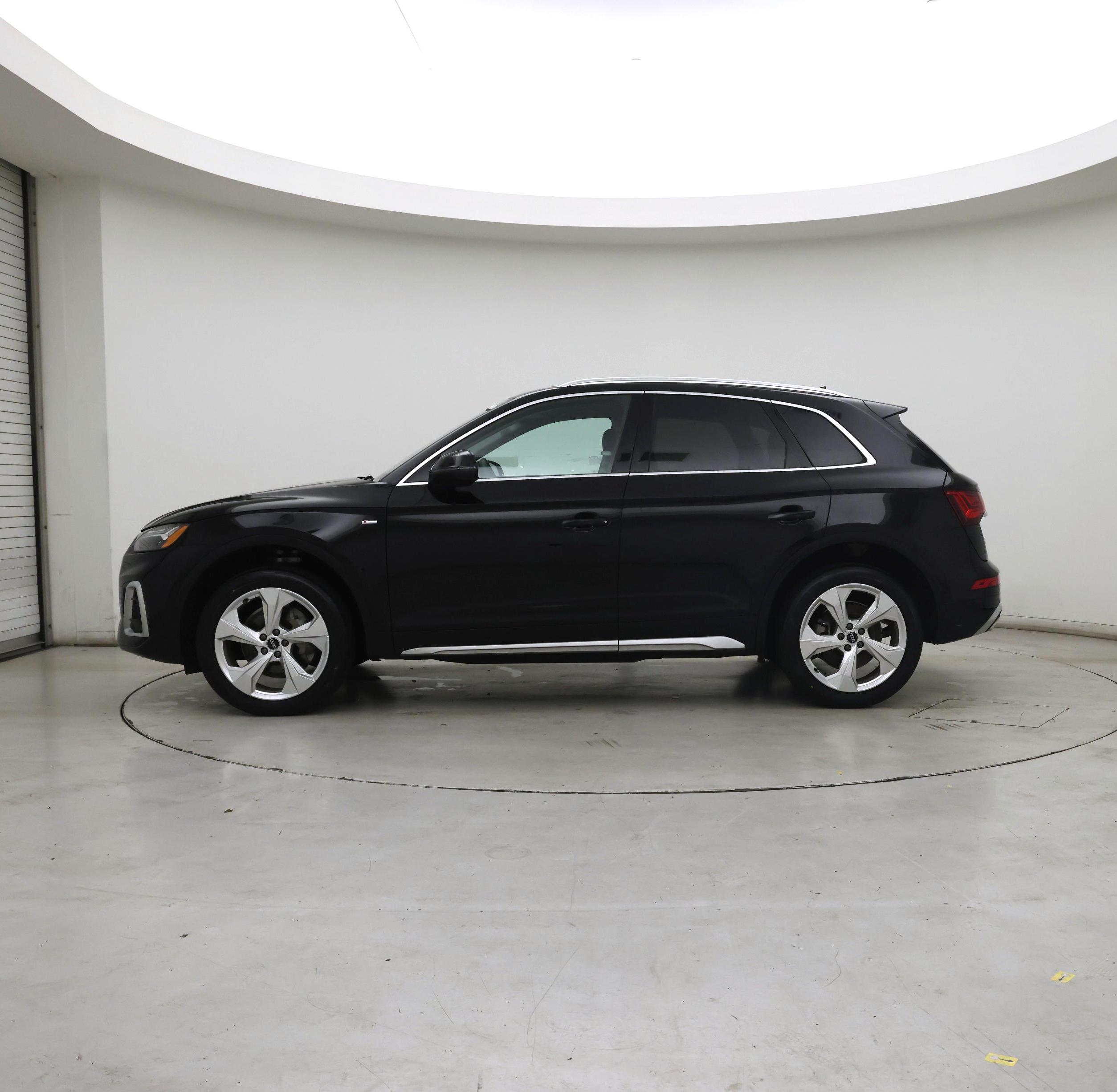 Thumbnail: 2023 Audi Q5 - 3