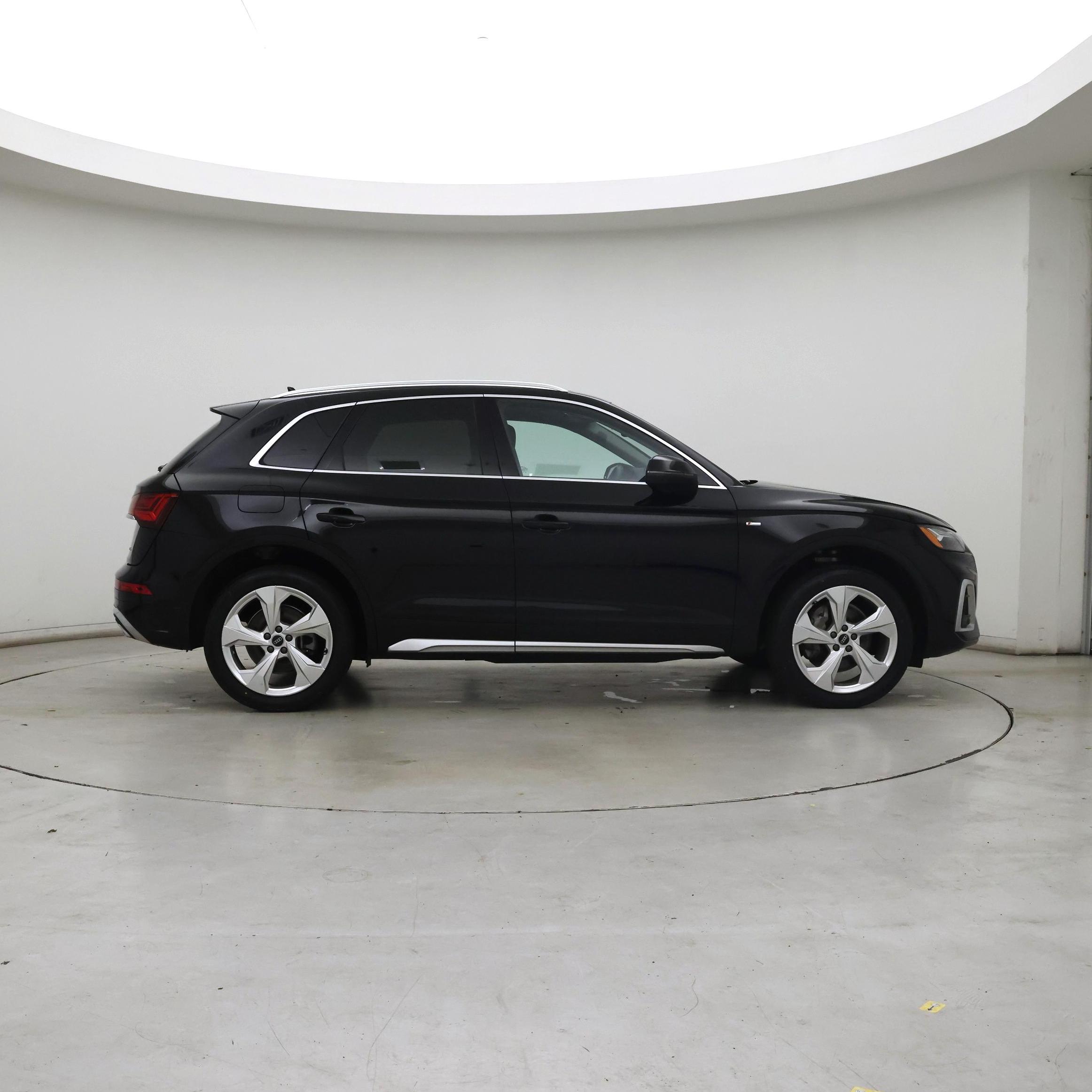 Thumbnail: 2023 Audi Q5 - 7