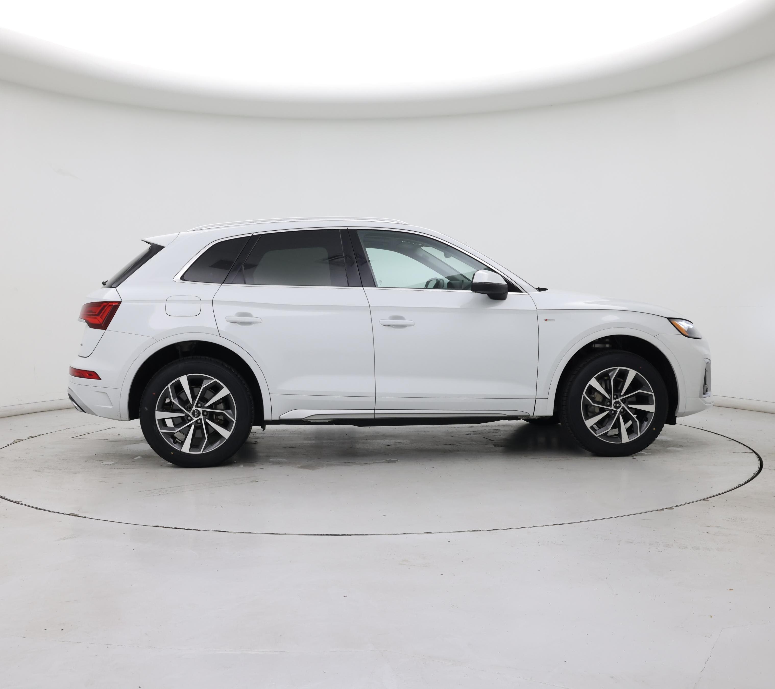 Thumbnail: 2023 Audi Q5 - 7