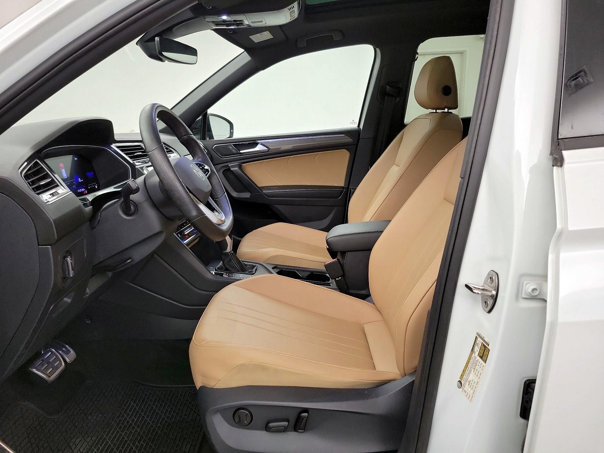 Thumbnail: 2023 Volkswagen Tiguan - 11