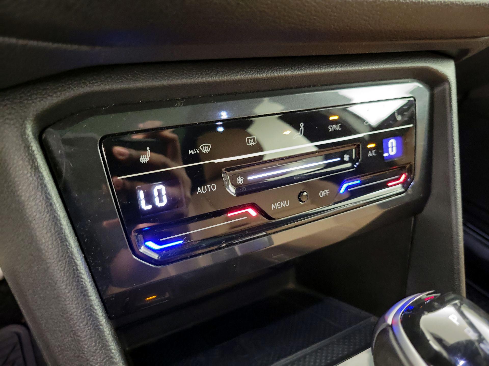 Thumbnail: 2023 Volkswagen Tiguan - 16