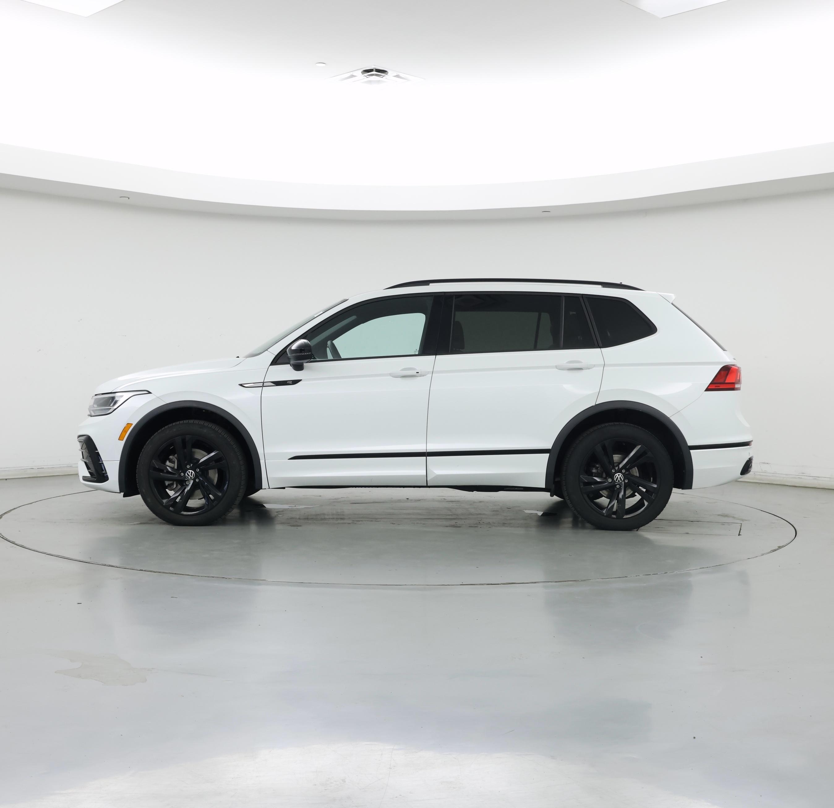 Thumbnail: 2023 Volkswagen Tiguan - 3