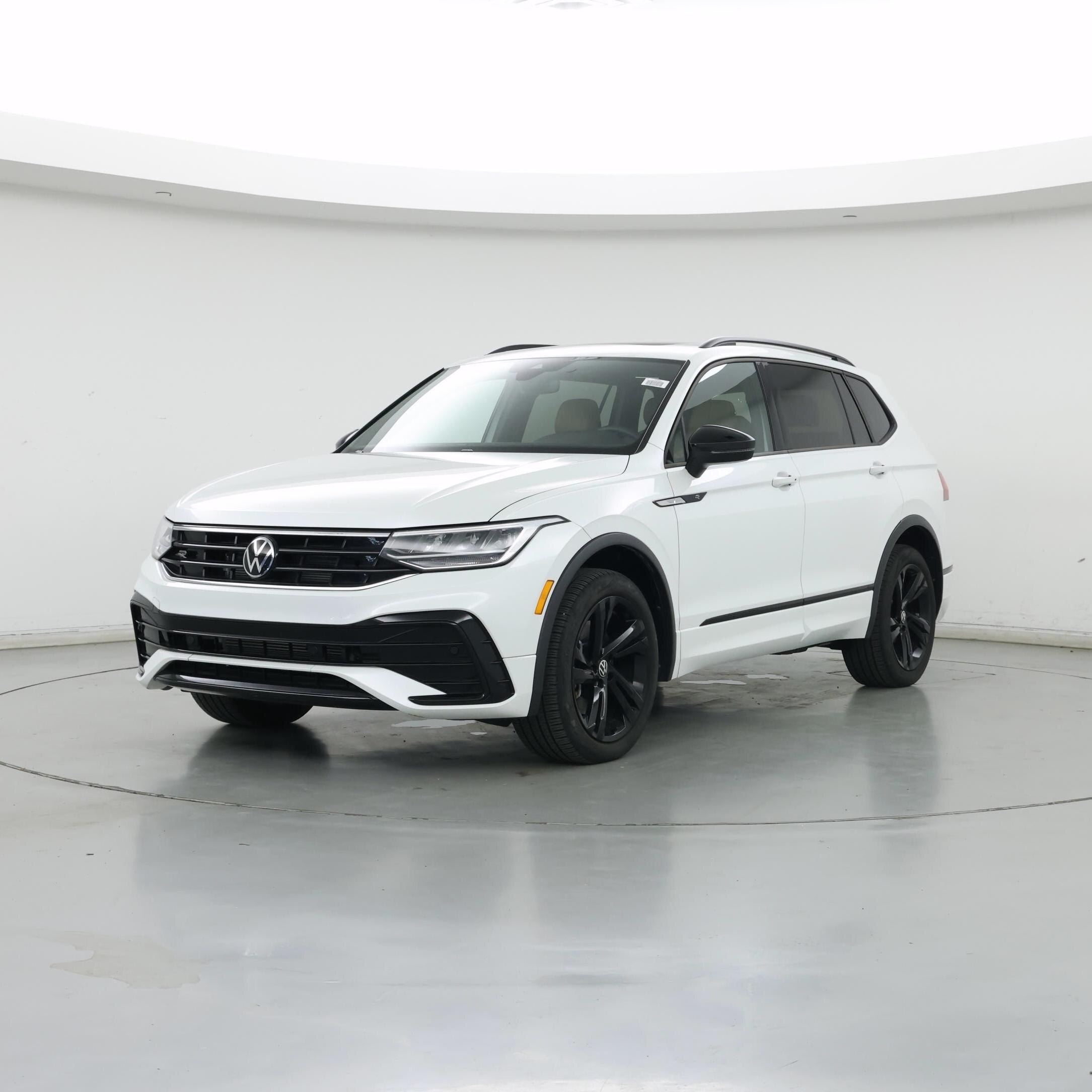 Thumbnail: 2023 Volkswagen Tiguan - 4