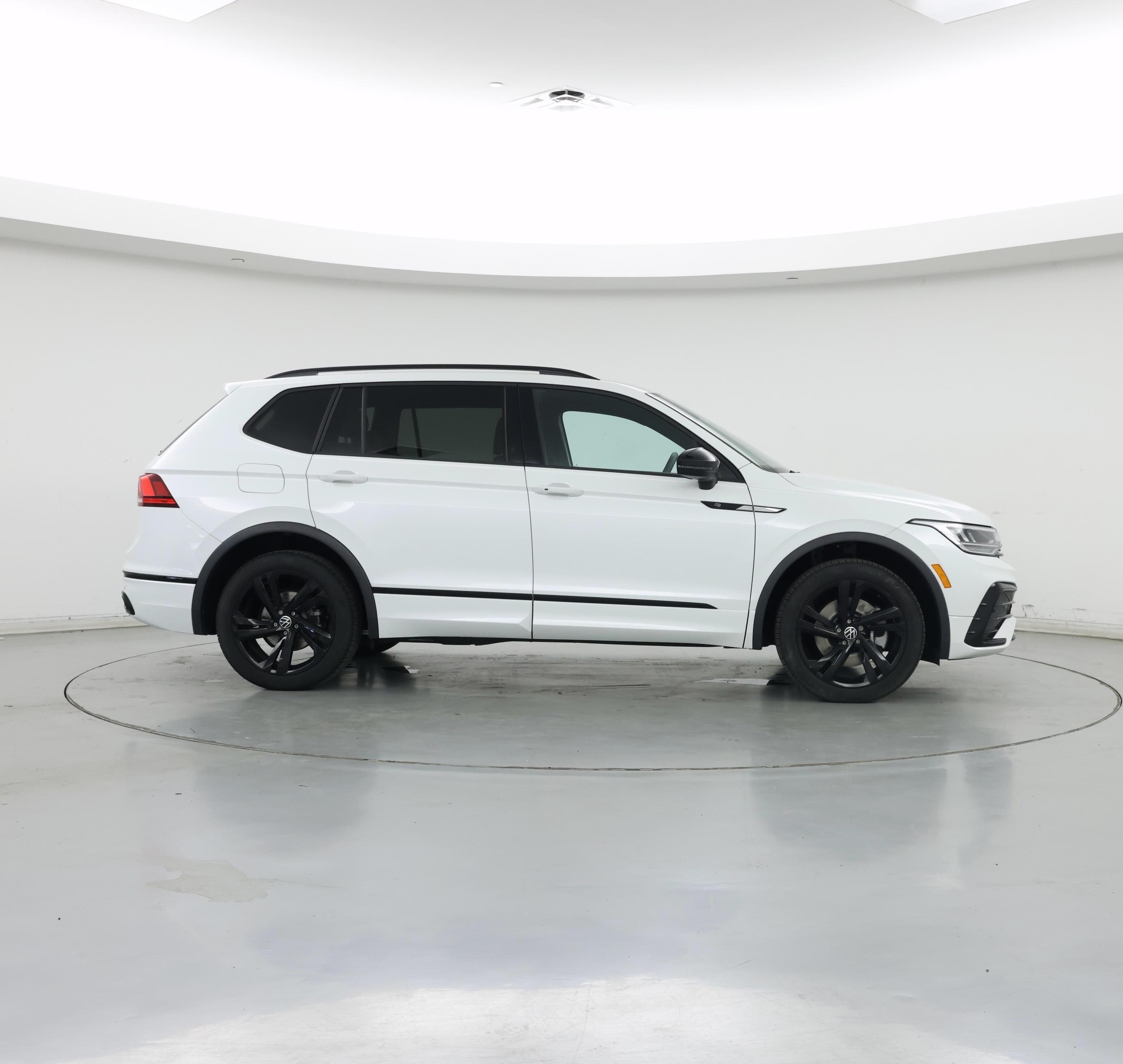 Thumbnail: 2023 Volkswagen Tiguan - 7