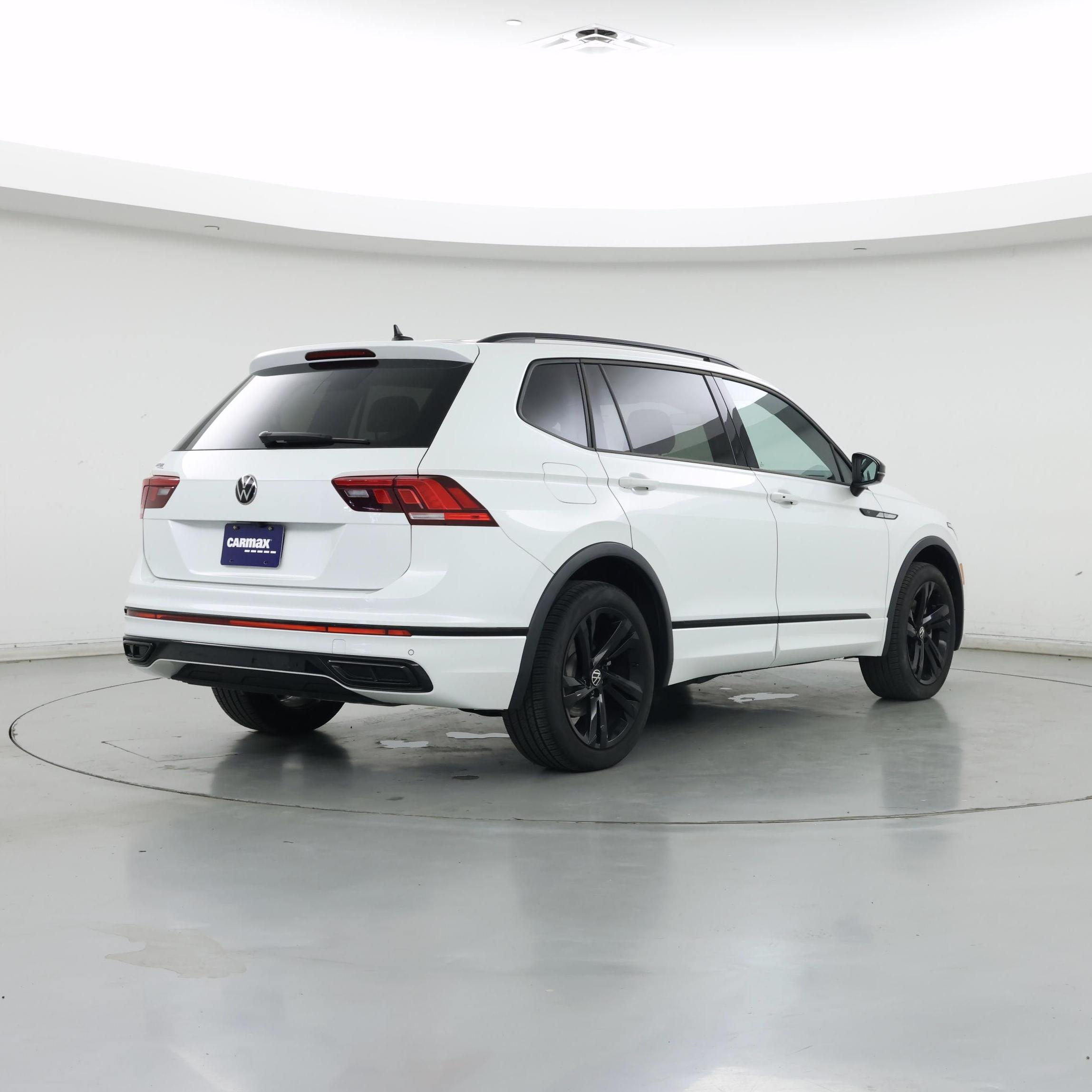 Thumbnail: 2023 Volkswagen Tiguan - 8